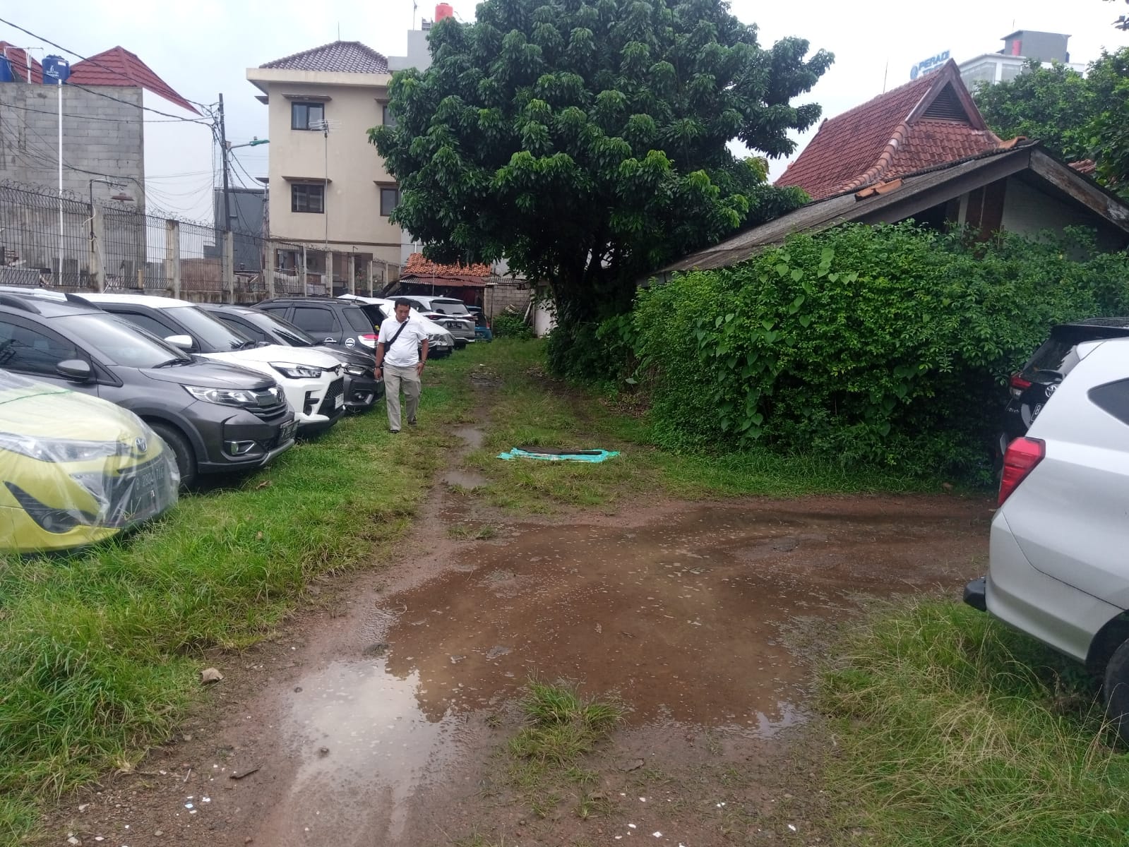Dijual rumah luas di Utan Kayu Utara, Matraman, Jakarta Timur