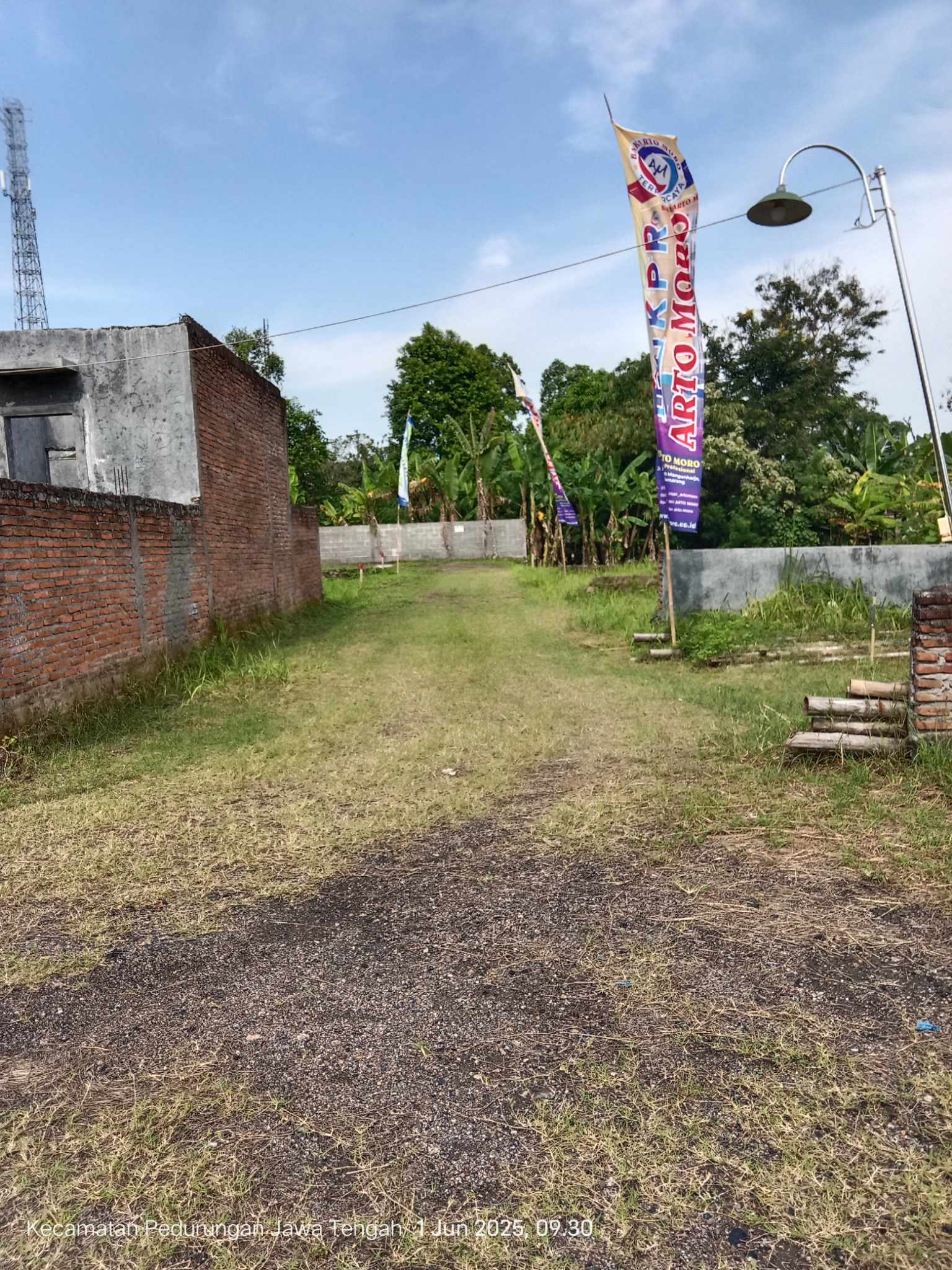Rumah  Bergaya American Mediteran 1 Menit Ke SMP 34 Semarang