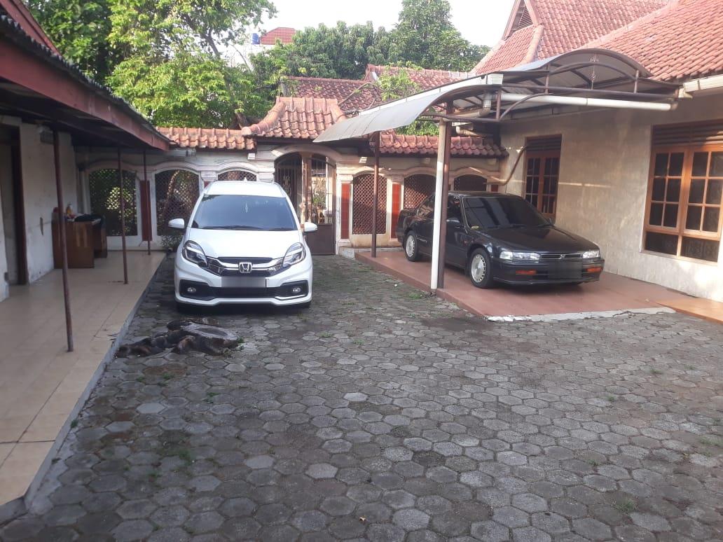 Dijual rumah luas di Utan Kayu Utara, Matraman, Jakarta Timur