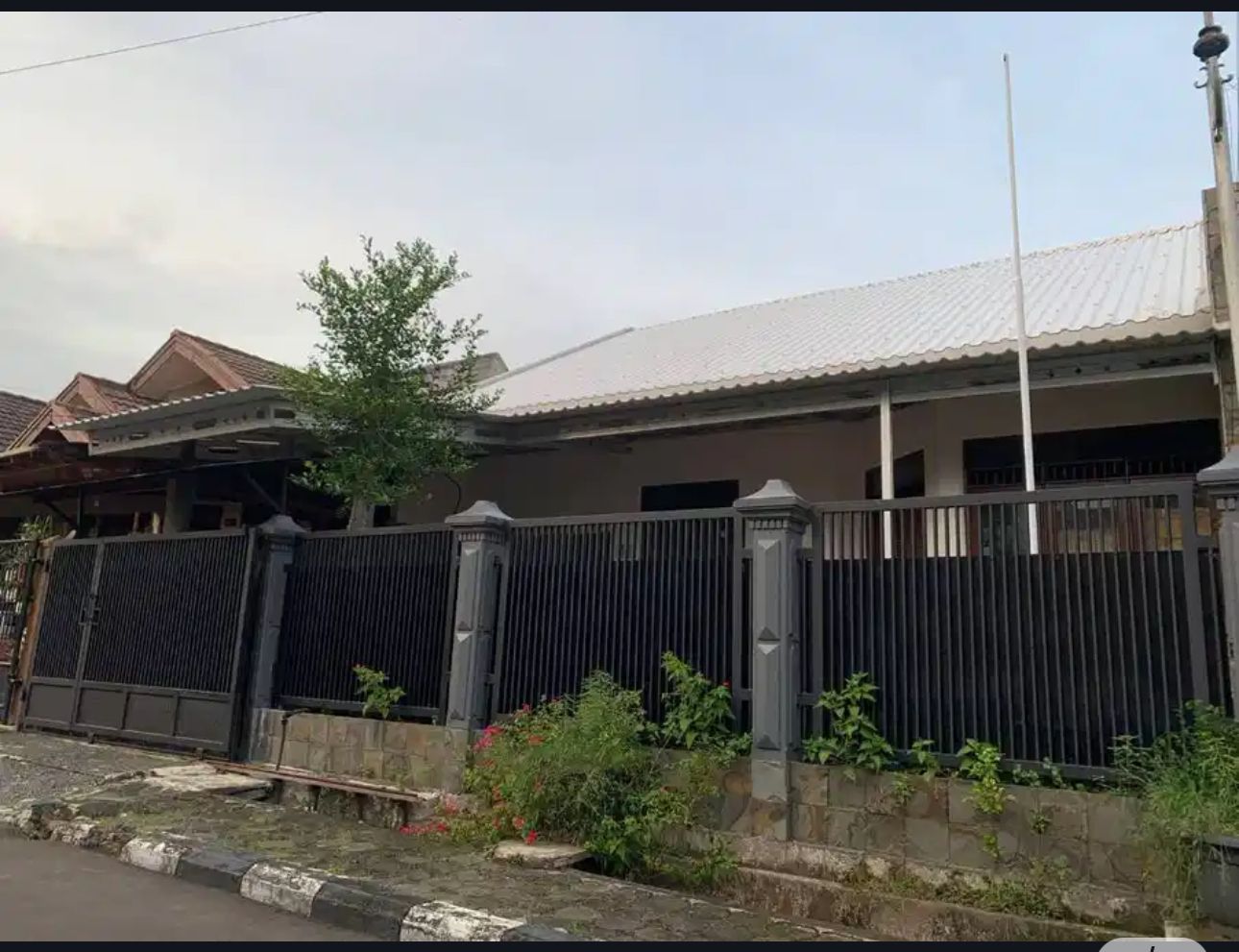 Dijual rumah komplek baru renov di Margonda, Beji, Depok