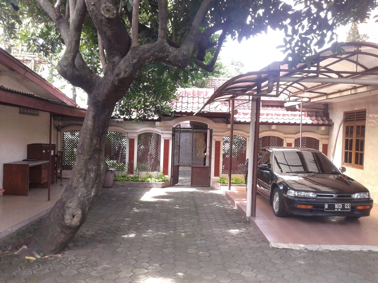 Dijual rumah luas di Utan Kayu Utara, Matraman, Jakarta Timur