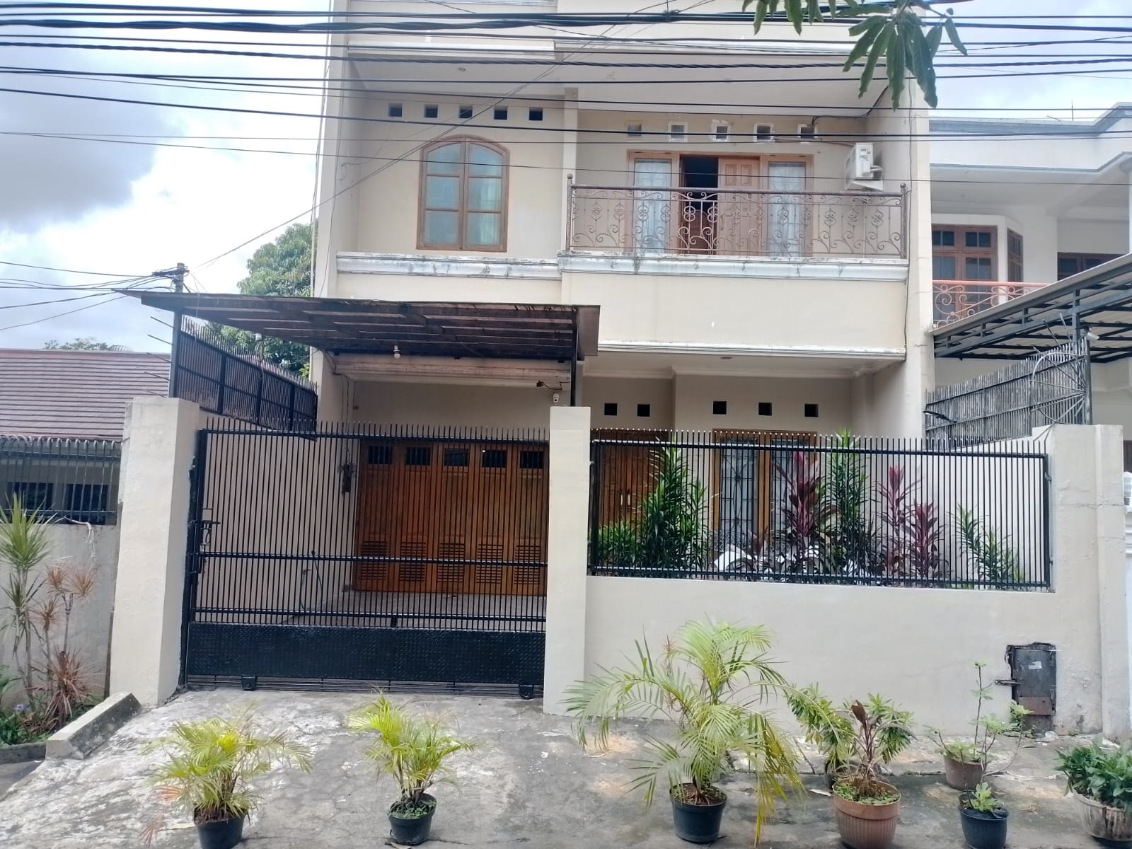 Dijual rumah cantik Kebon Jeruk, Kelapa Dua, Jakarta Barat