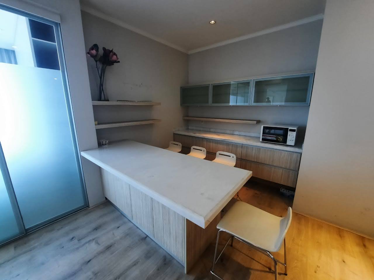 Disewakan Apartemen VUE lT 32 Ciputra World Surabaya European