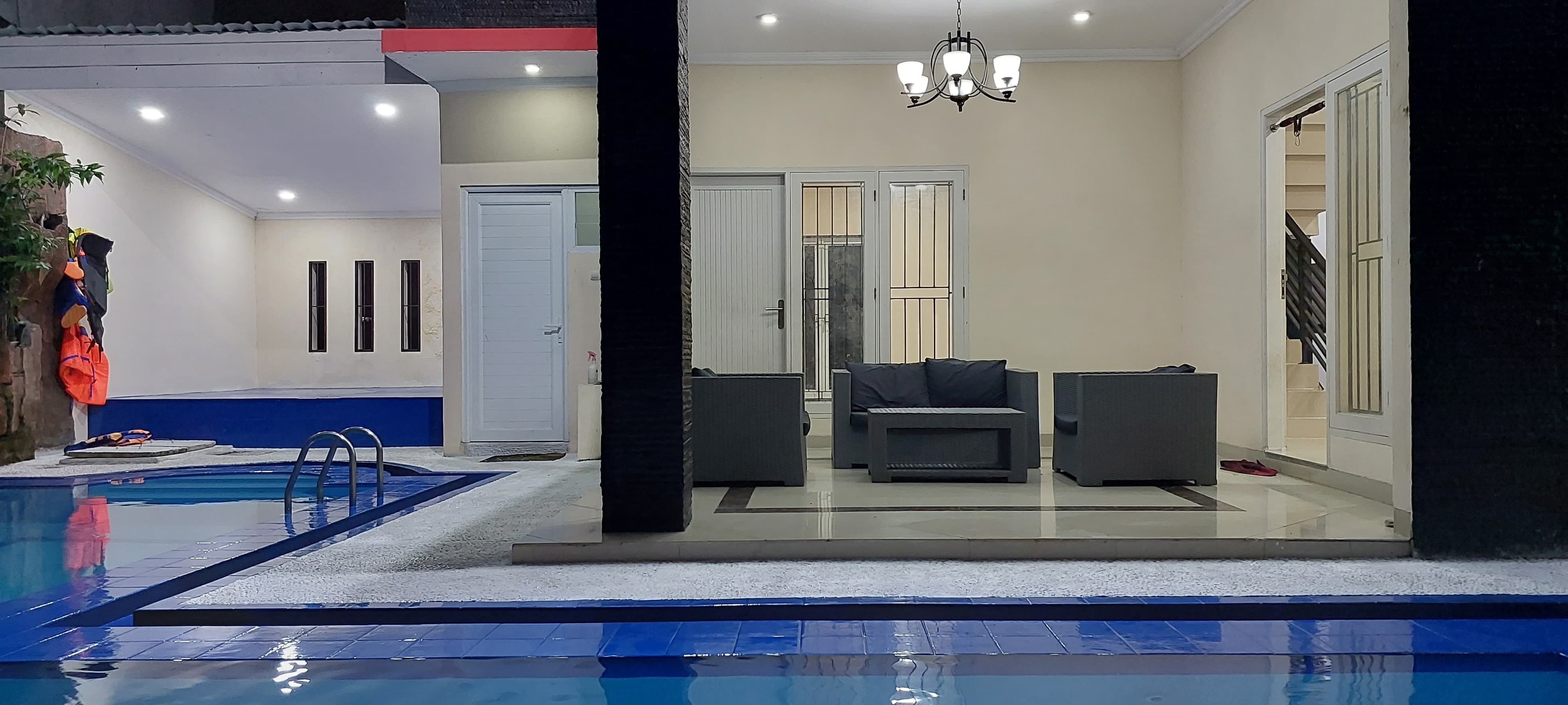 Dijual rumah mewah dengan swimming pool Kebagusan, Pasar Minggu