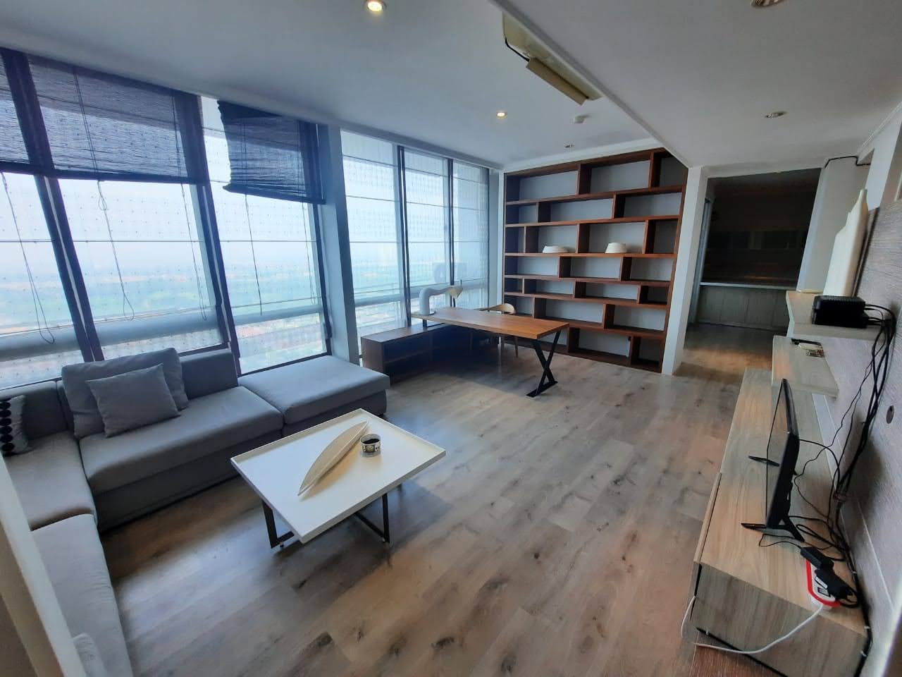 Disewakan Apartemen VUE lT 32 Ciputra World Surabaya European