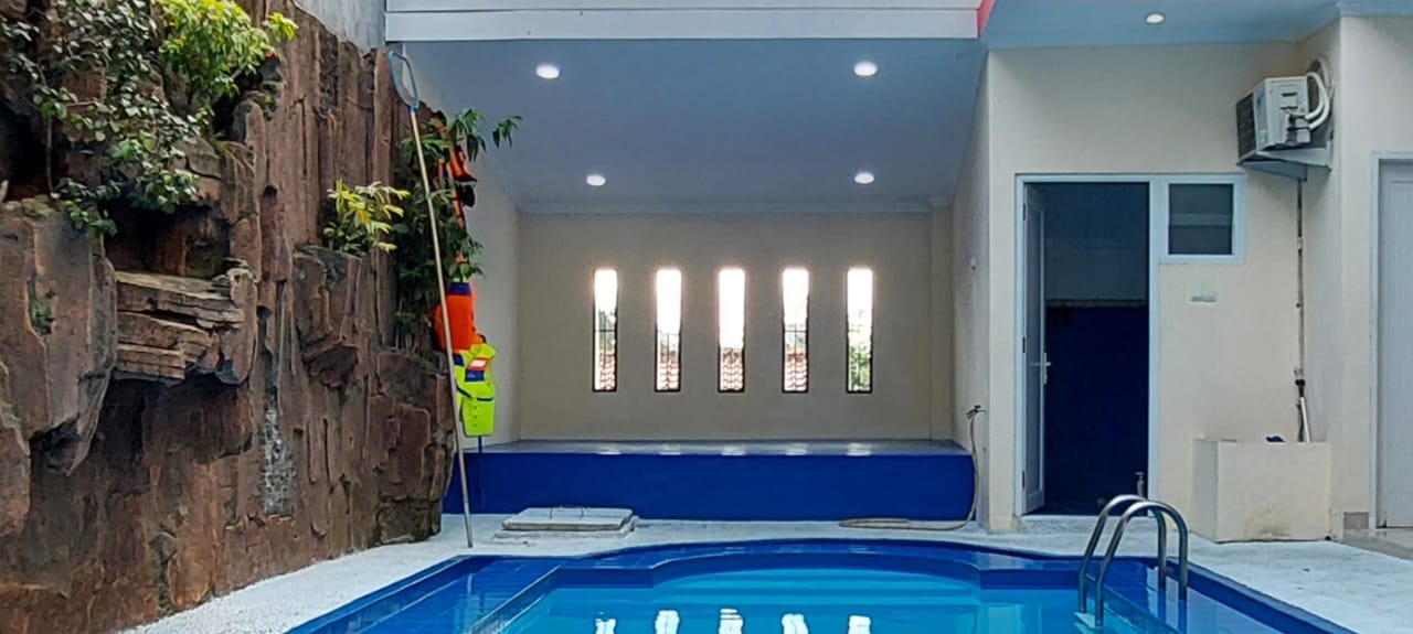 Dijual rumah mewah dengan swimming pool Kebagusan, Pasar Minggu