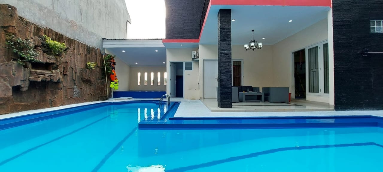 Dijual rumah mewah dengan swimming pool Kebagusan, Pasar Minggu