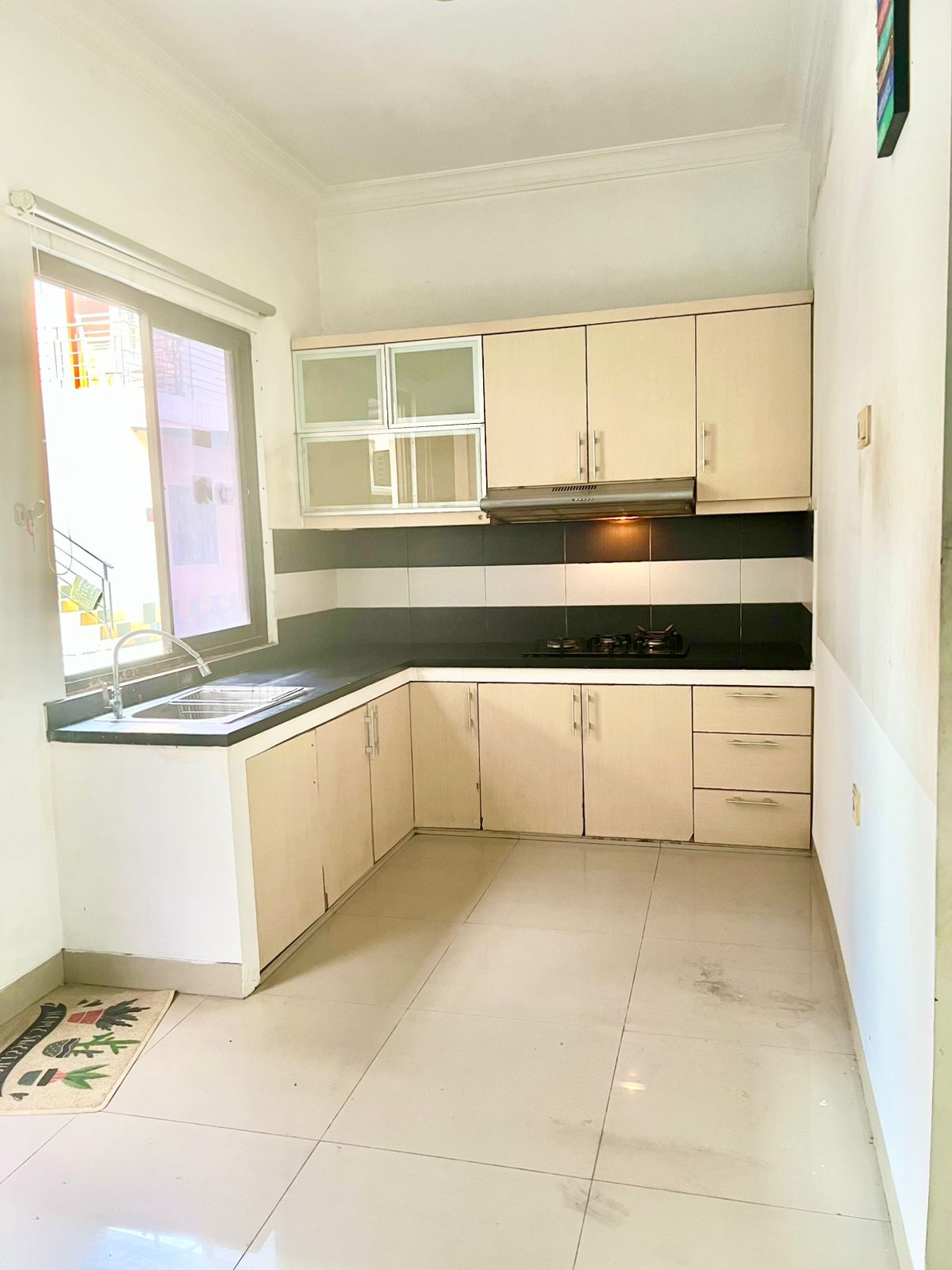Dijual rumah semi furnished di Cluster Gading Viera
