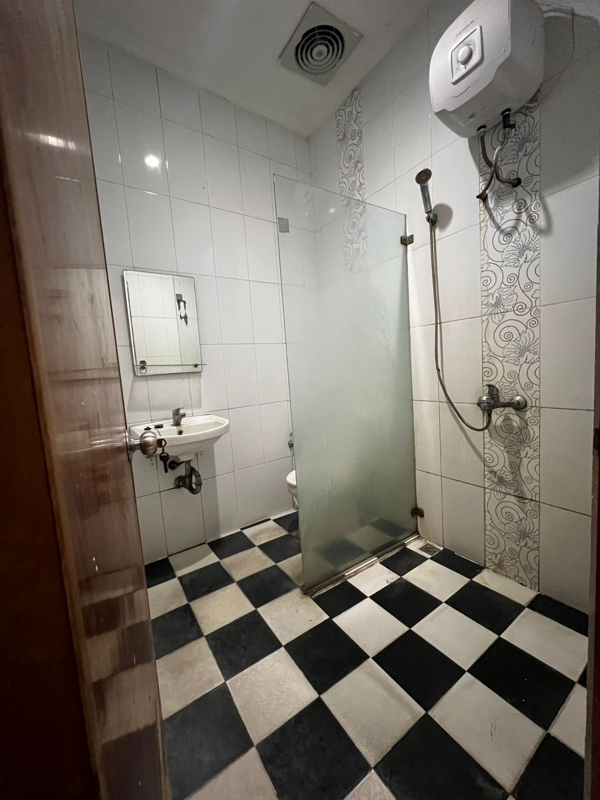 Dijual rumah semi furnished di Cluster Gading Viera