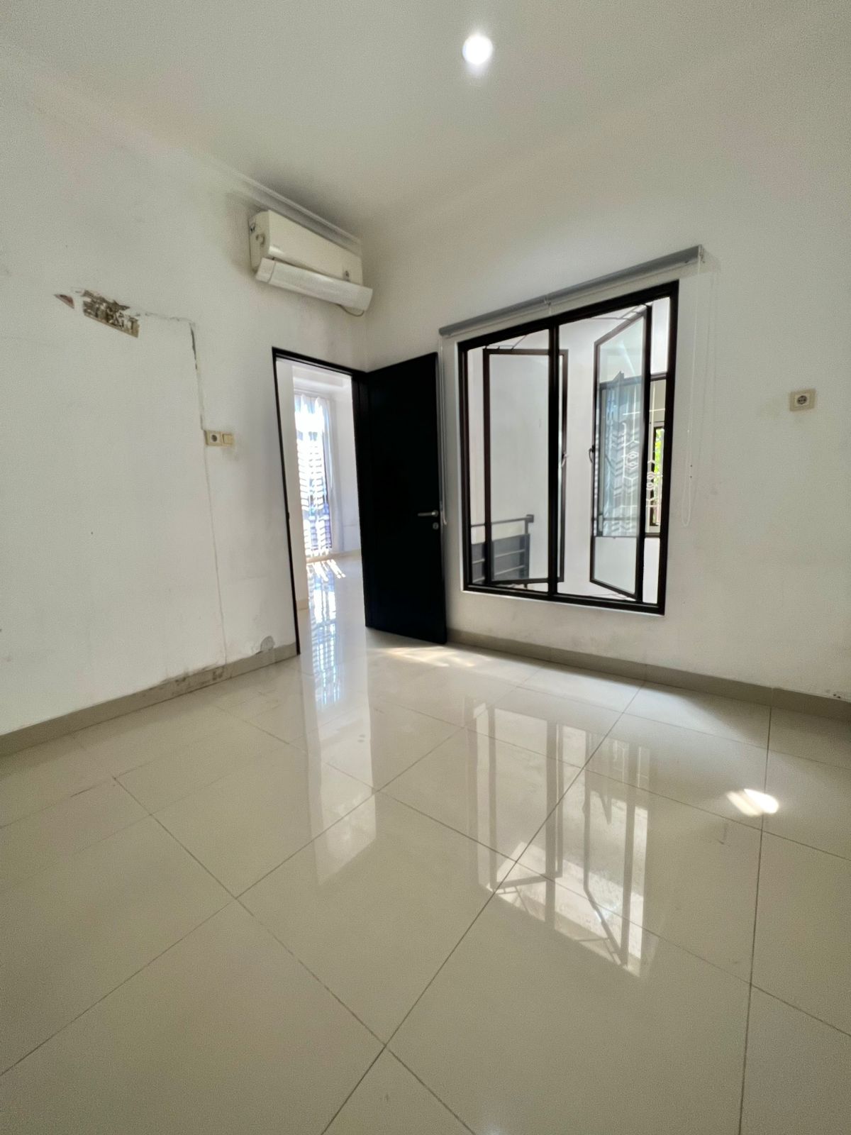 Dijual rumah semi furnished di Cluster Gading Viera