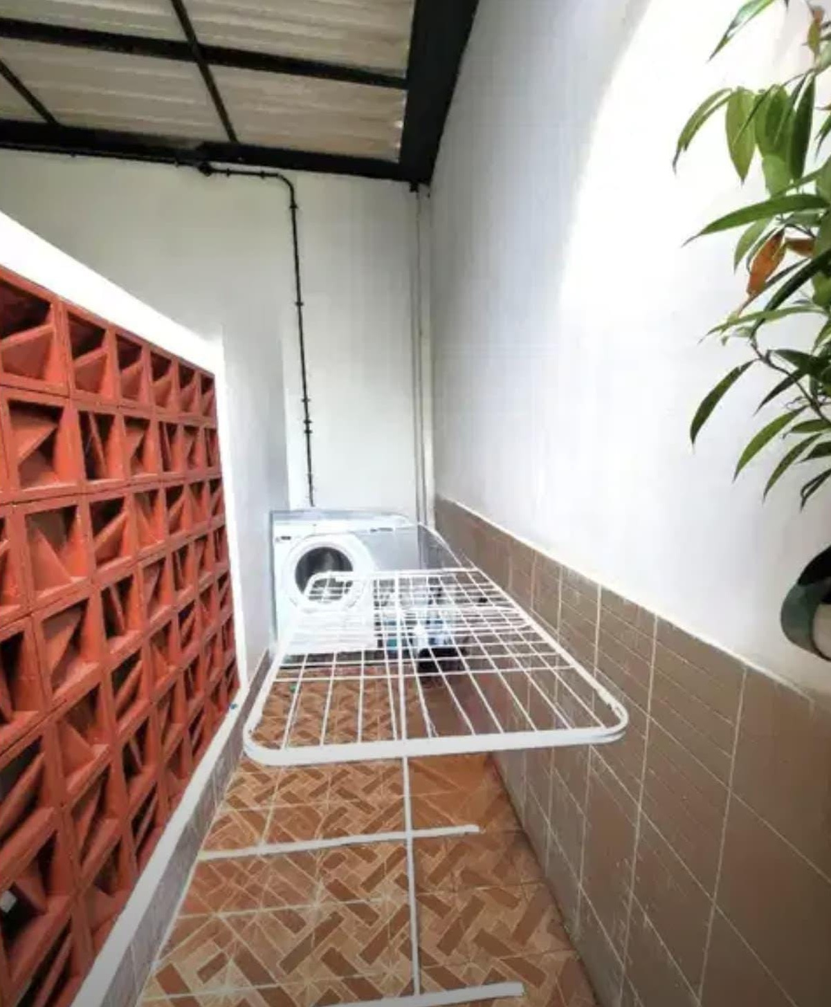 Dijual rumah modern siaphuni di Metland Menteng Cluster Jura