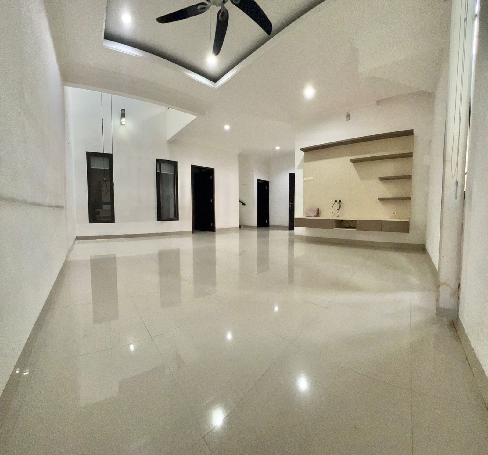 Dijual rumah semi furnished di Cluster Gading Viera