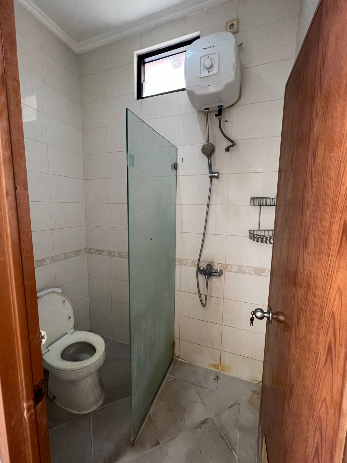 Dijual rumah semi furnished di Cluster Gading Viera