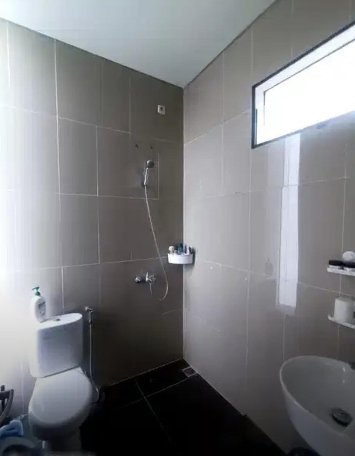 Dijual rumah modern siaphuni di Metland Menteng Cluster Jura