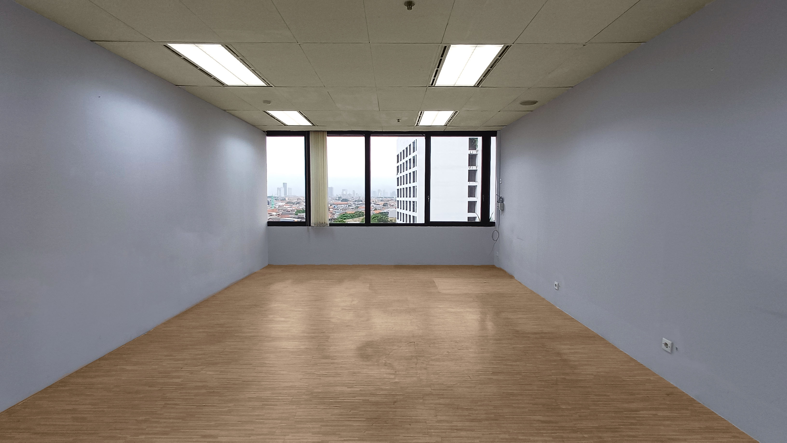 Disewakan Ruang Kantor di Pusat Kota Surabaya 66m² Ready!