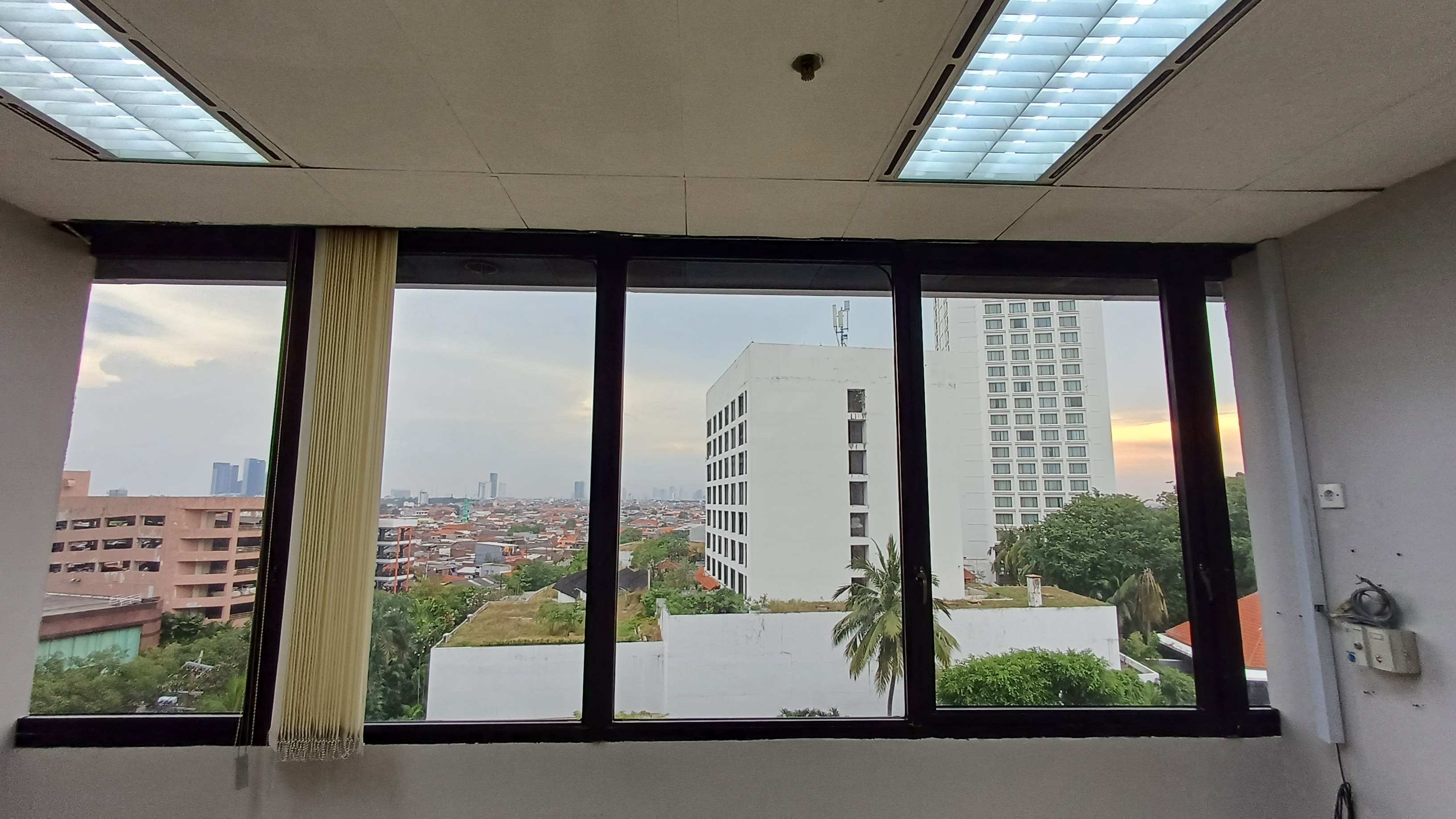 Disewakan Ruang Kantor di Pusat Kota Surabaya 66m² Ready!