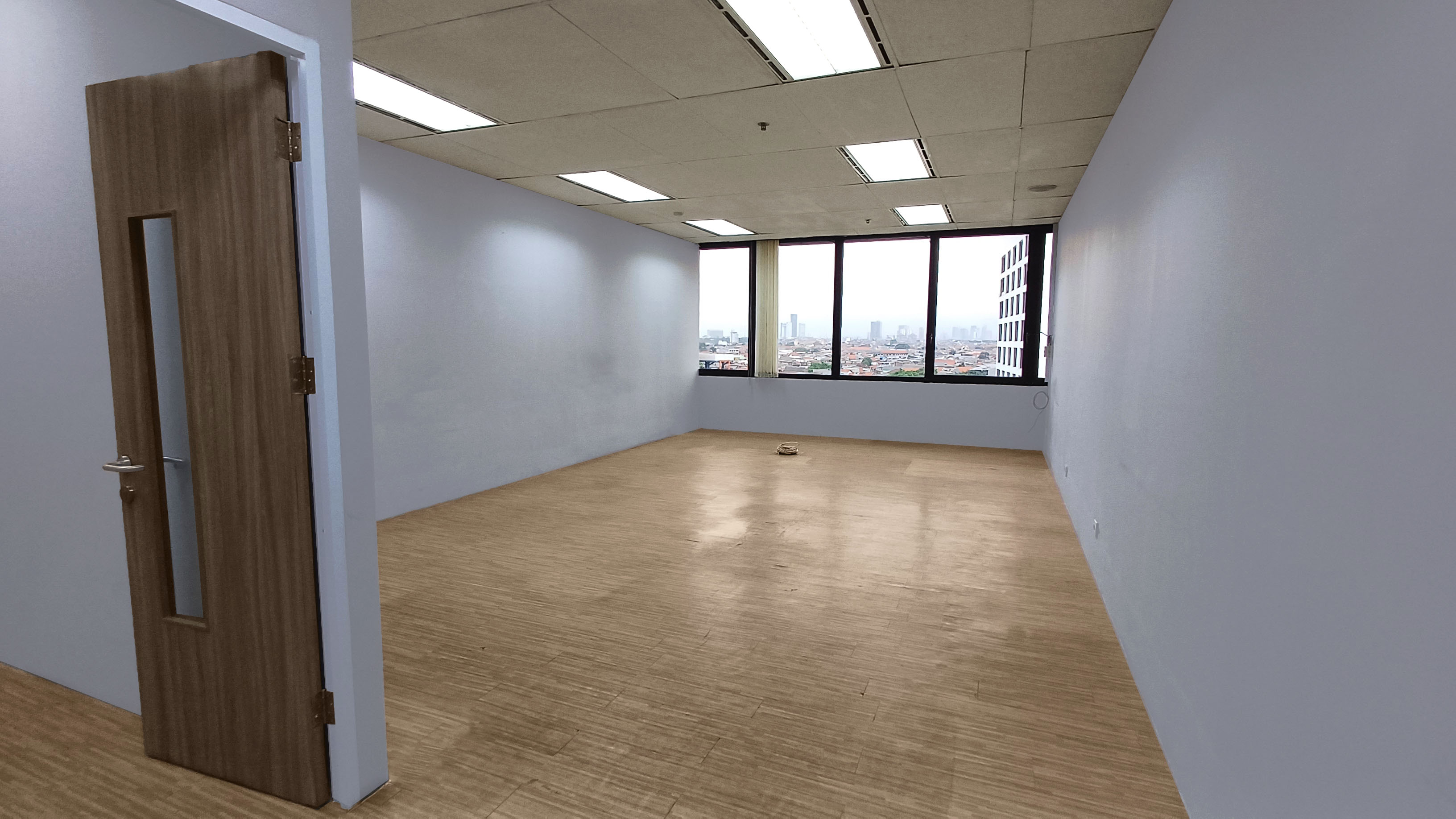 Disewakan Ruang Kantor di Pusat Kota Surabaya 66m² Ready!