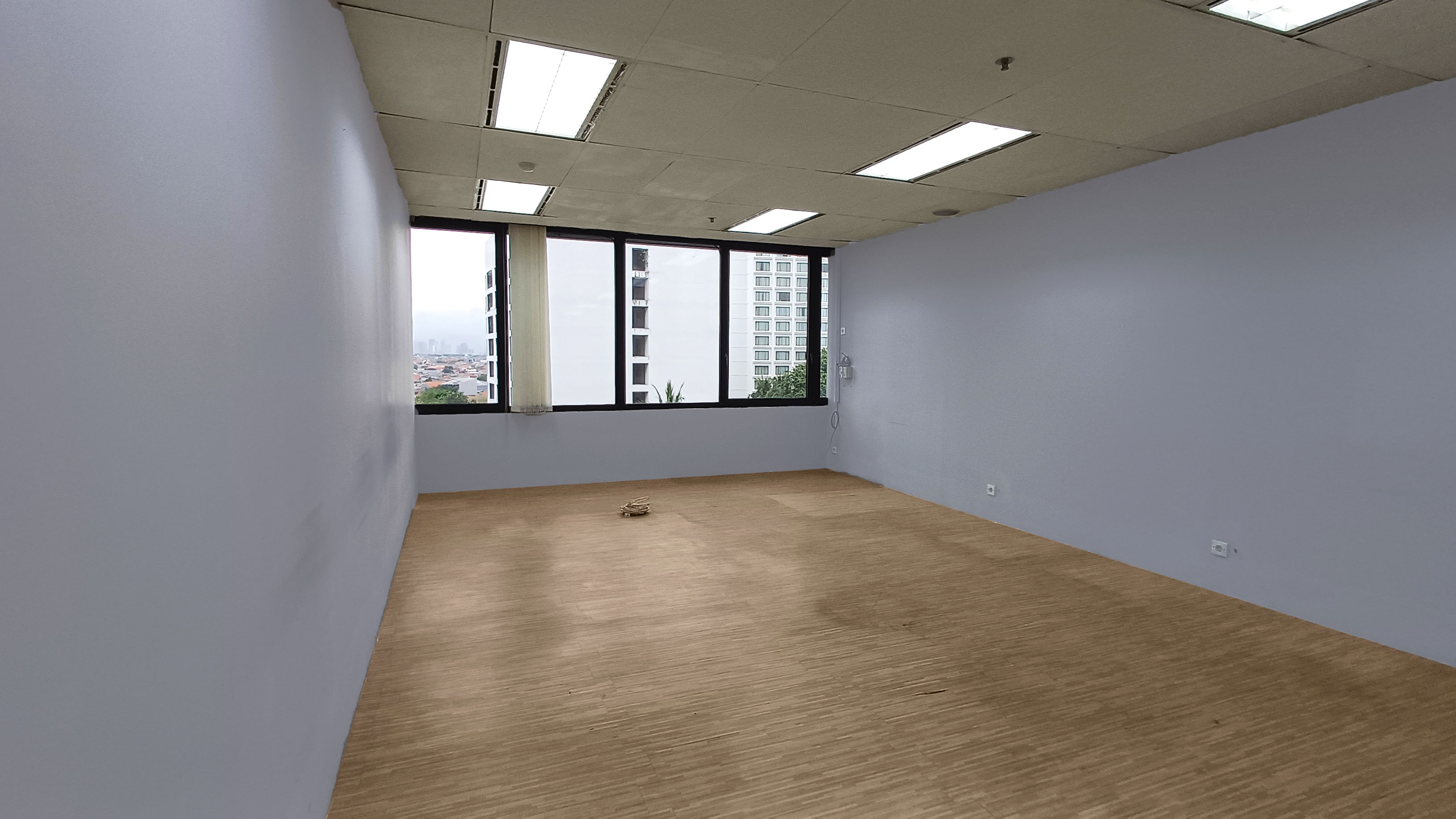 Disewakan Ruang Kantor di Pusat Kota Surabaya 66m² Ready!