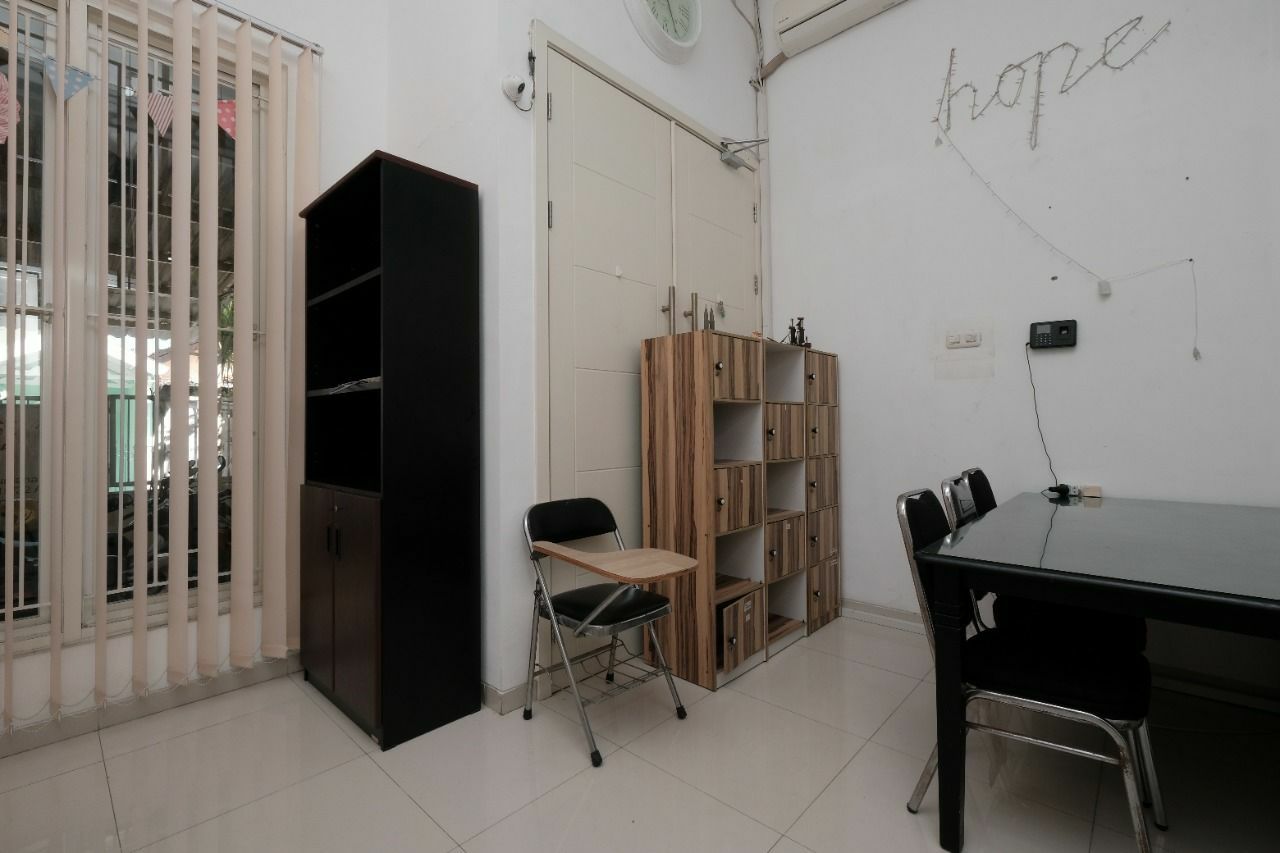 JUAL Perum NIRWANA EKSEKUTIF Rumah bentuk Kantor Surabaya Timur