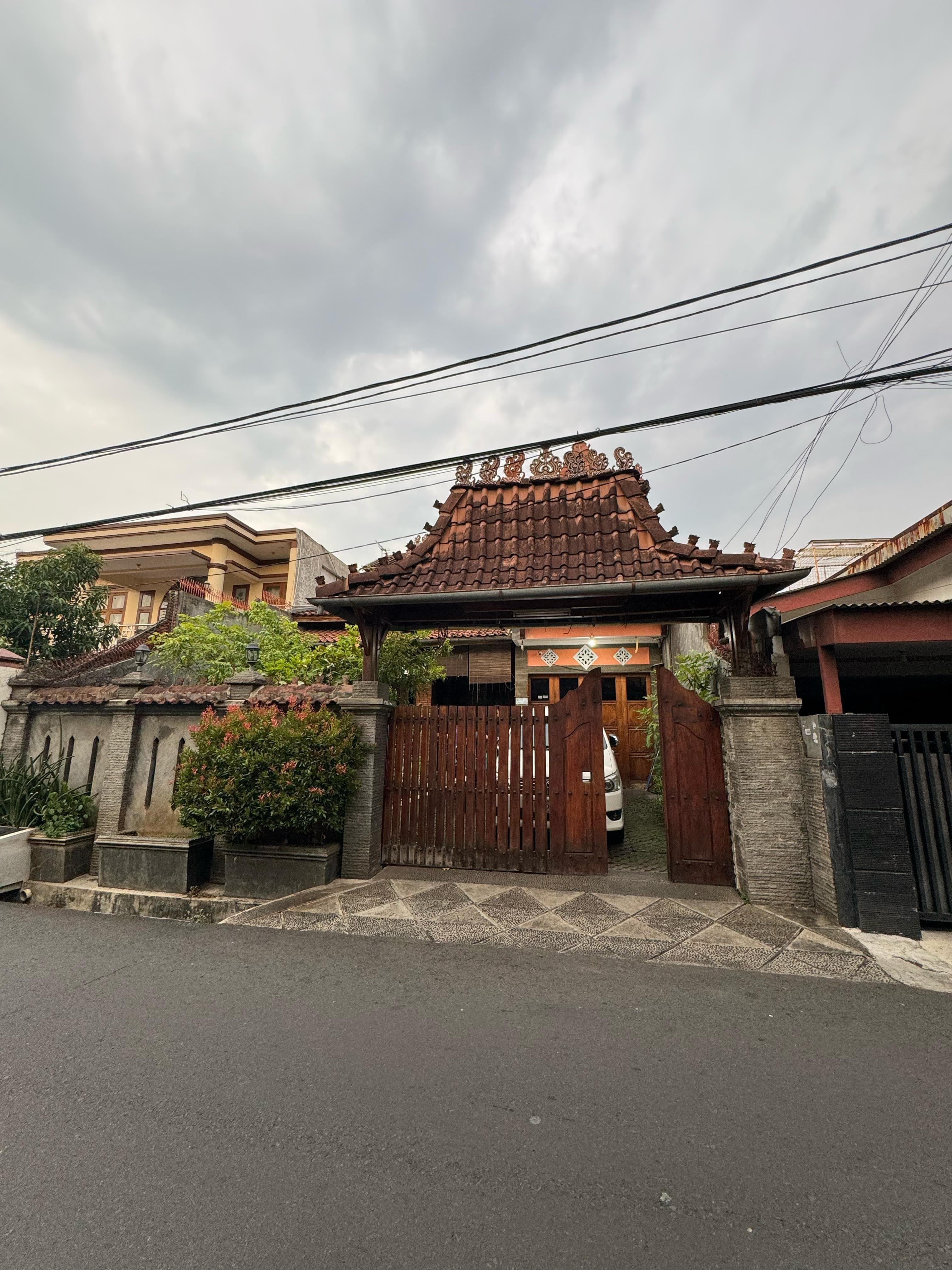 Dijual rumah etnik Joglo siap huni Strategis di Matraman