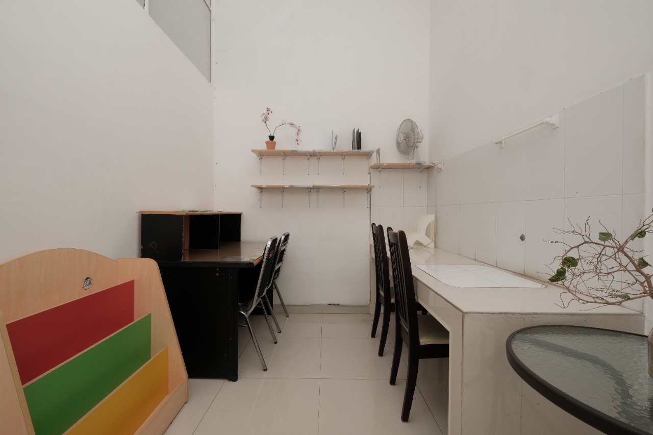 SEWA Perum NIRWANA EKSEKUTIF Rumah bentuk Kantor Surabaya Timur