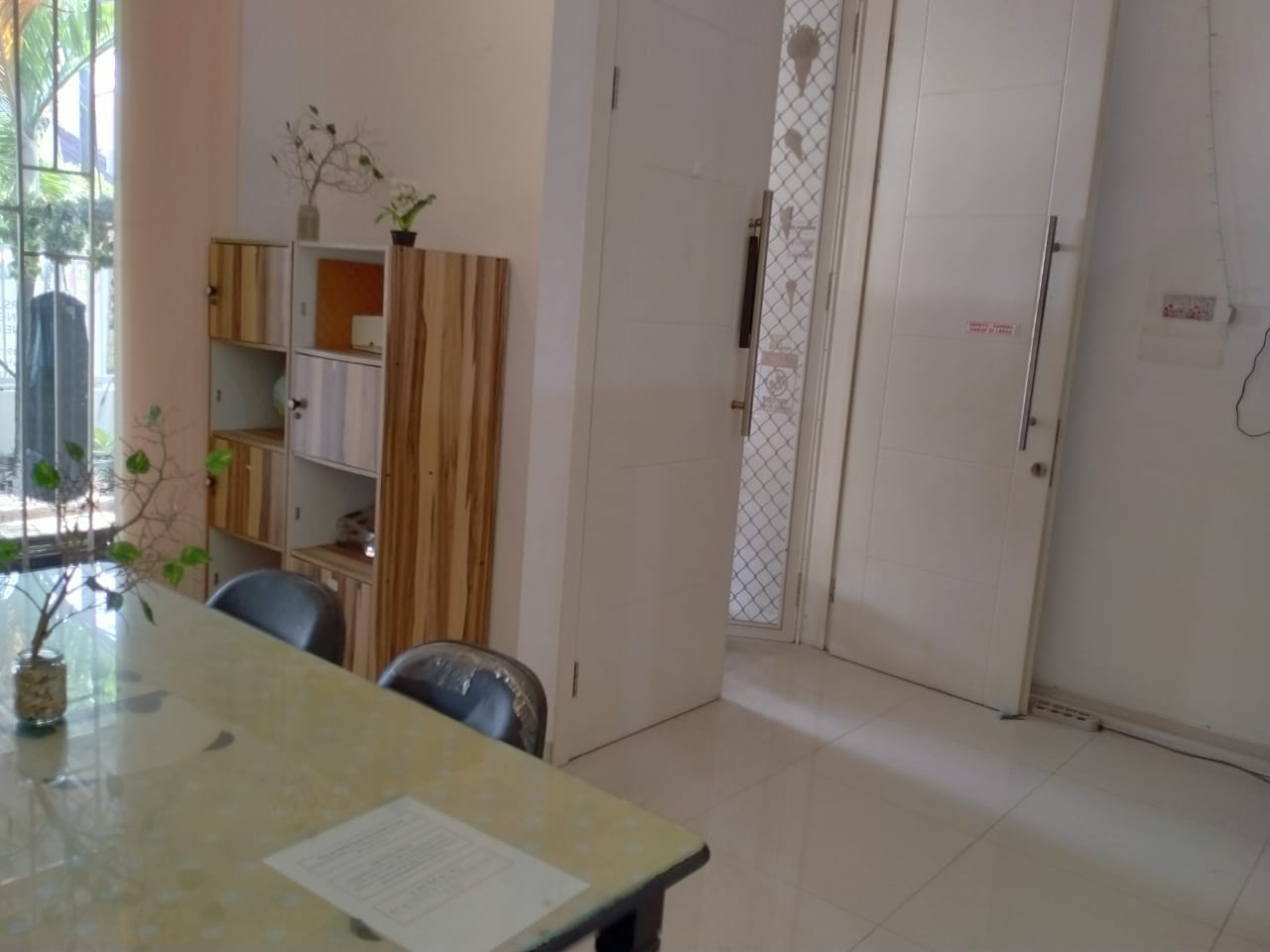 SEWA Perum NIRWANA EKSEKUTIF Rumah bentuk Kantor Surabaya Timur