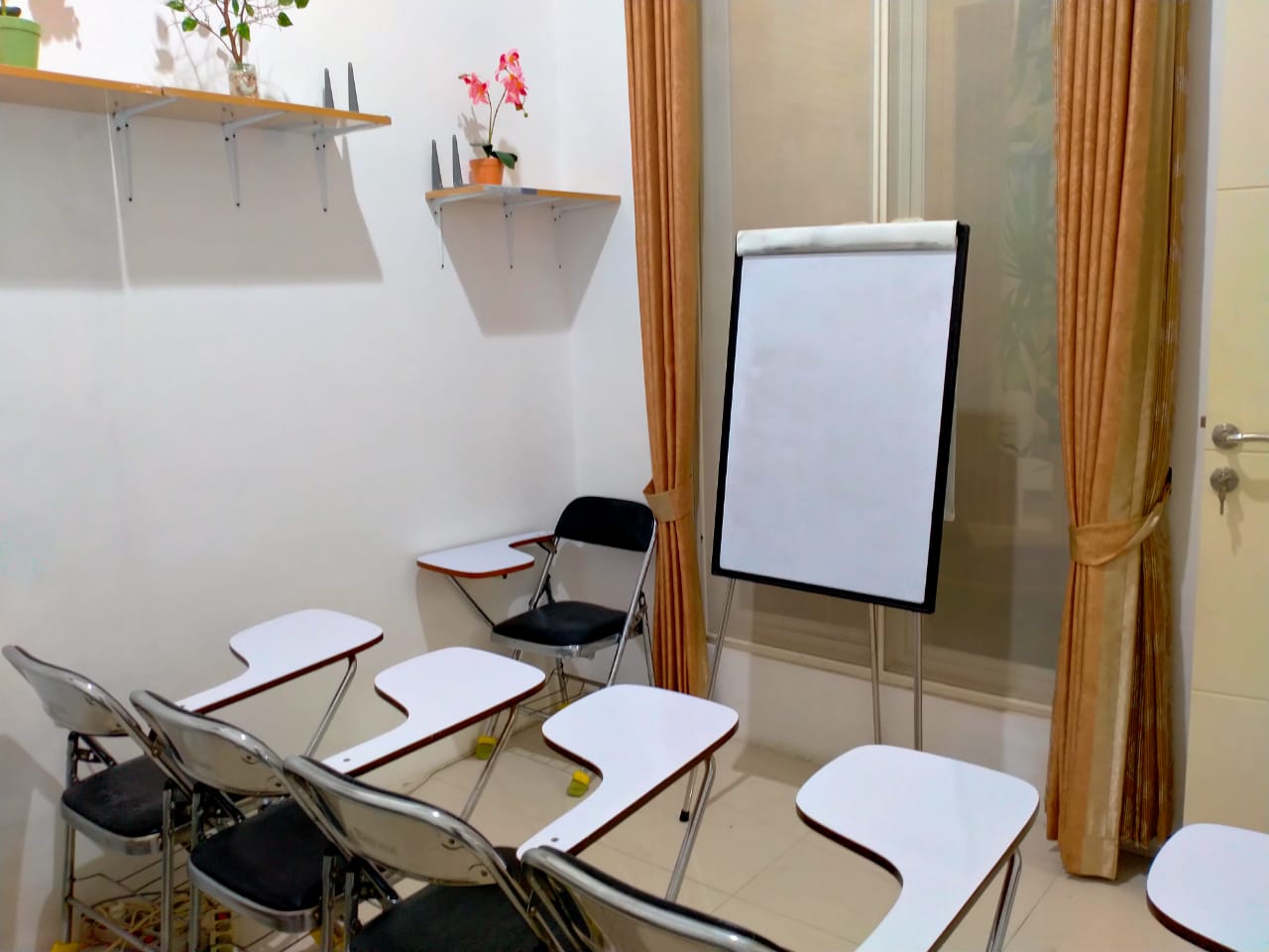 JUAL Perum NIRWANA EKSEKUTIF Rumah bentuk Kantor Surabaya Timur
