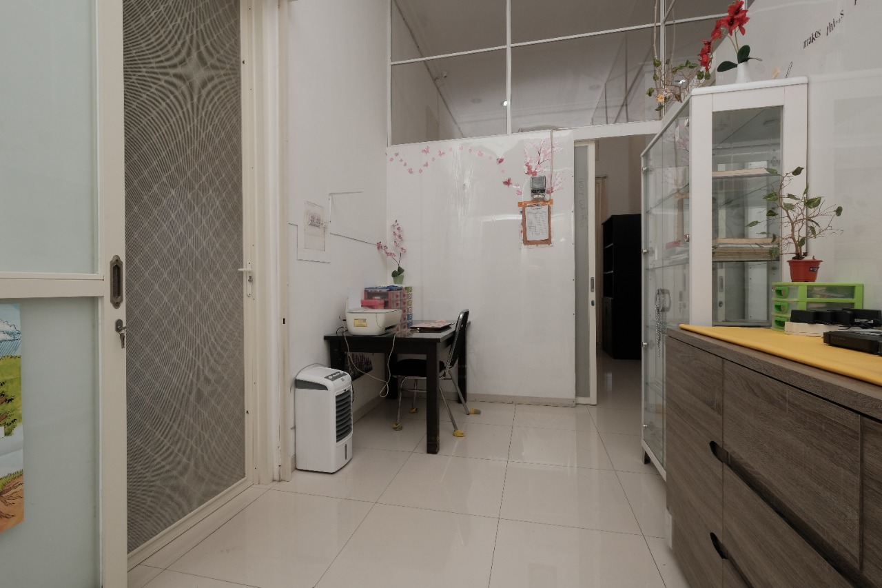SEWA Perum NIRWANA EKSEKUTIF Rumah bentuk Kantor Surabaya Timur