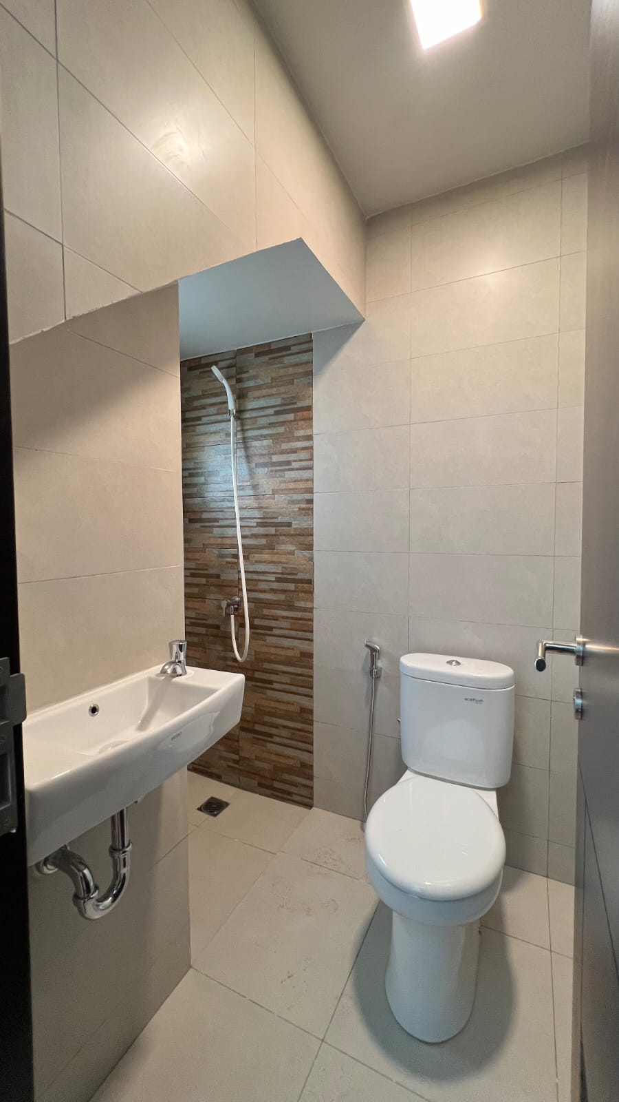 Disewa rumah siaphuni di Summarecon Crown Gading Cluster Regia