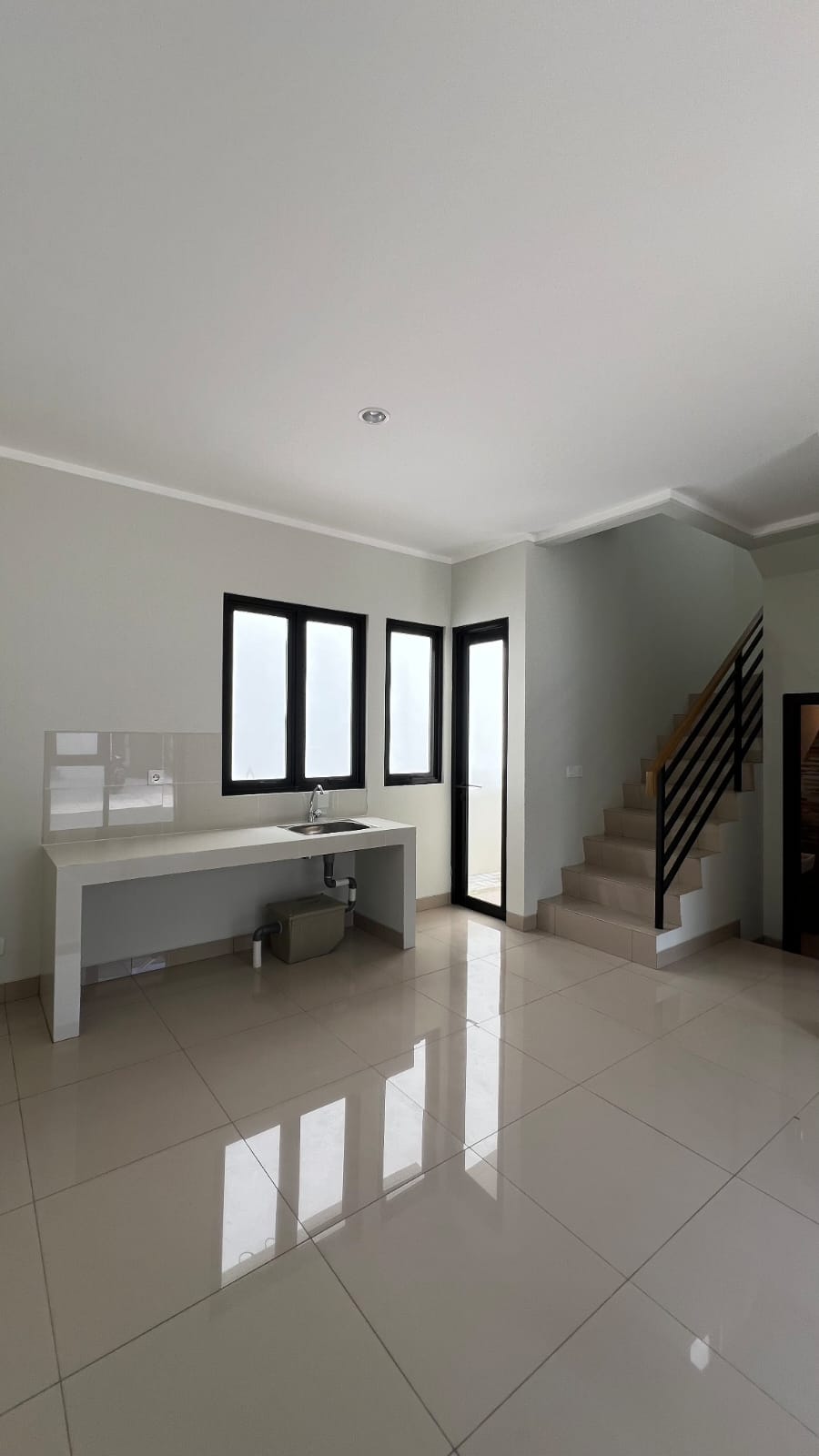 Disewa rumah siaphuni di Summarecon Crown Gading Cluster Regia