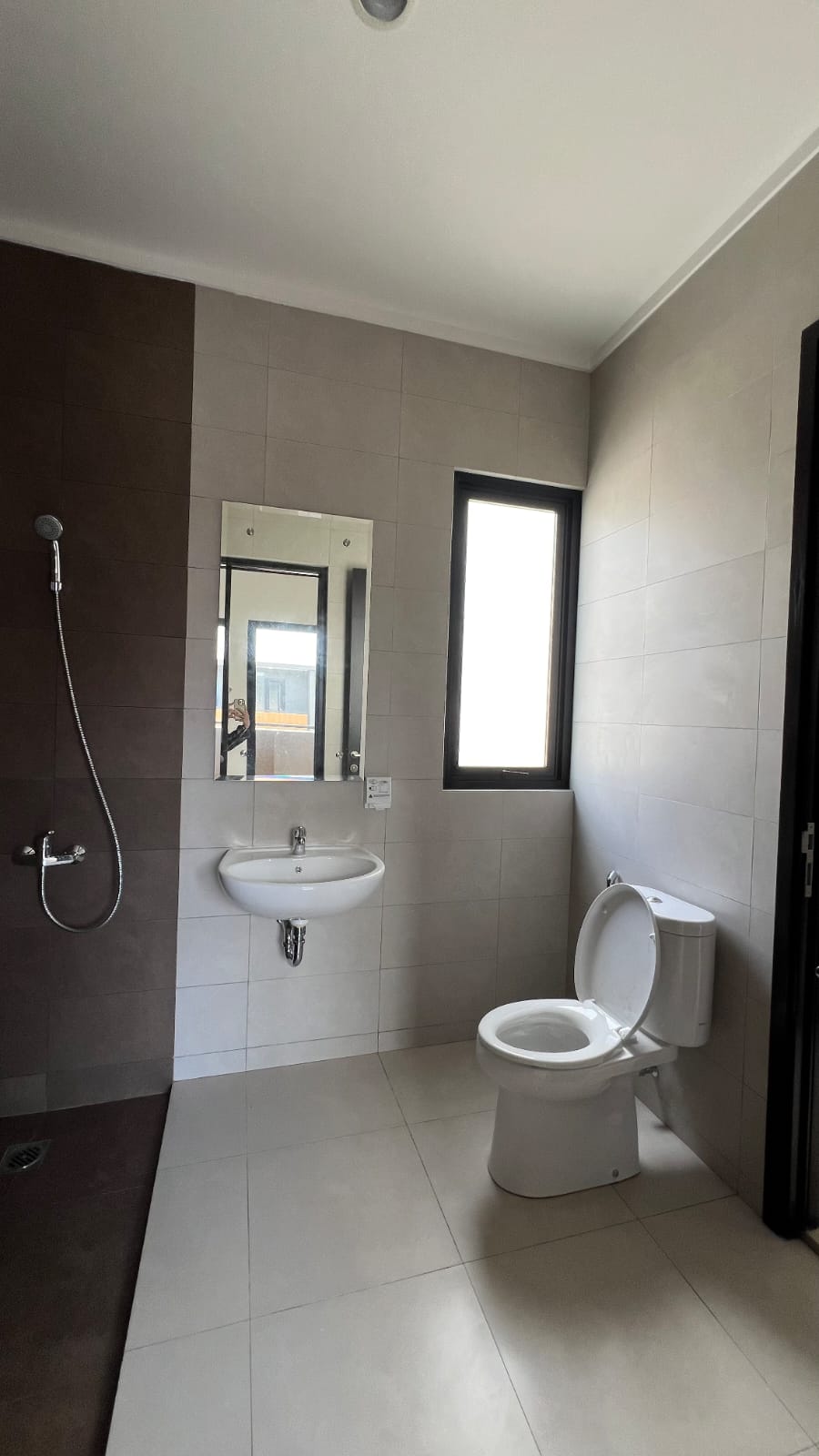 Disewa rumah siaphuni di Summarecon Crown Gading Cluster Regia