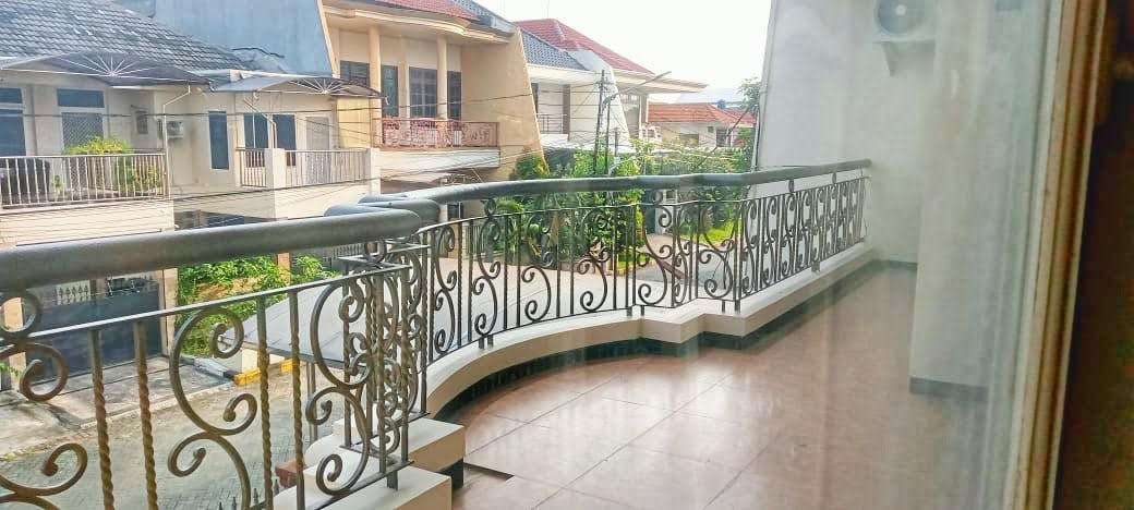 *Jual Rumah 2 Lantai DUKUH KUPANG TIMUR Surabaya*