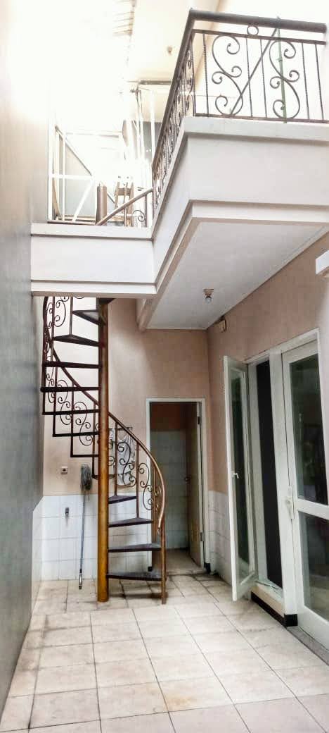 *Jual Rumah 2 Lantai DUKUH KUPANG TIMUR Surabaya*