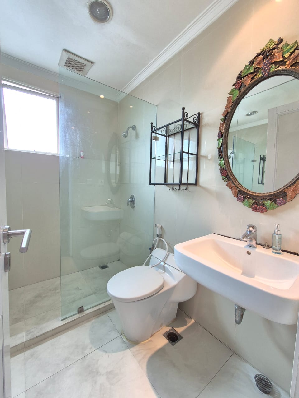 Disewa apartemen French Walk MOI posisi hook furnished