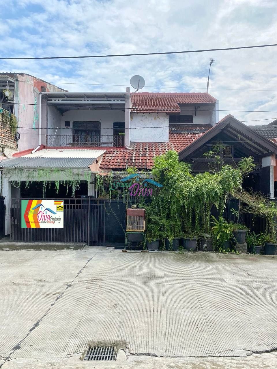 RUMAH 2 LANTAI DENGAN AKSES STASIUN LRT DI PERUMAHAN MASNAGA JAK