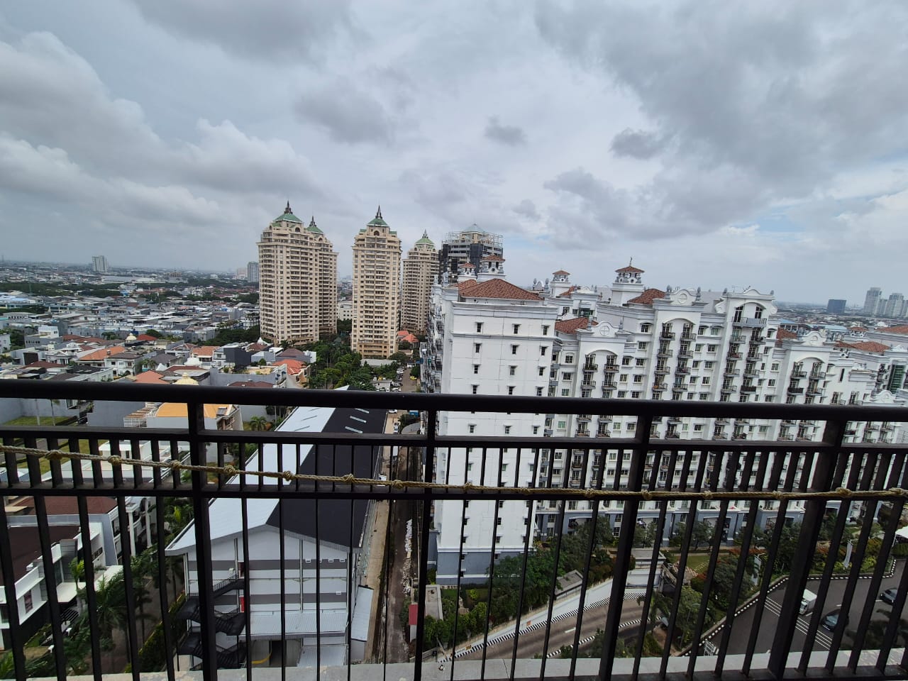 Disewa apartemen French Walk MOI posisi hook furnished