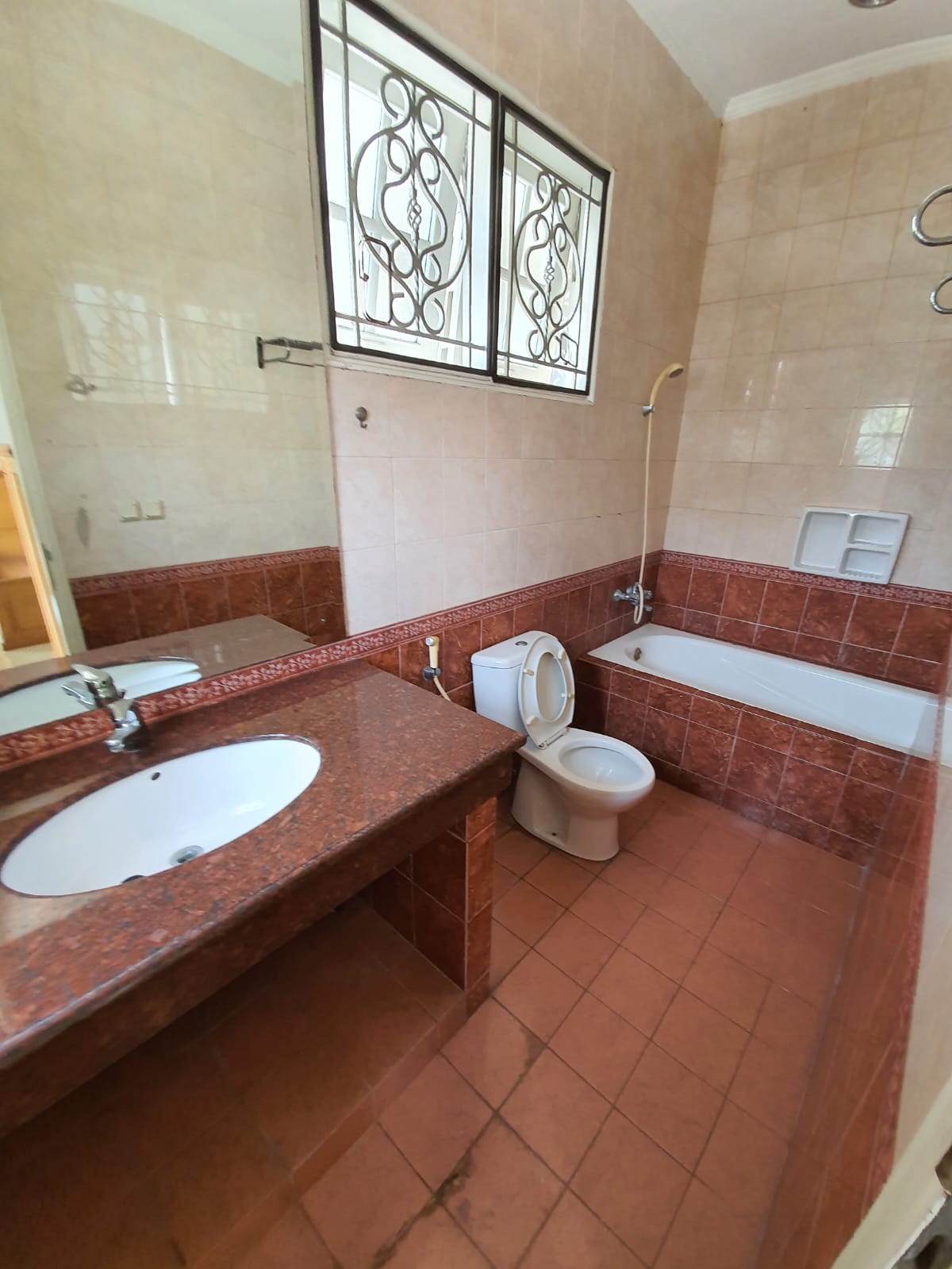 Disewa rumah furnished di The Riviera Garden Kelapa Gading