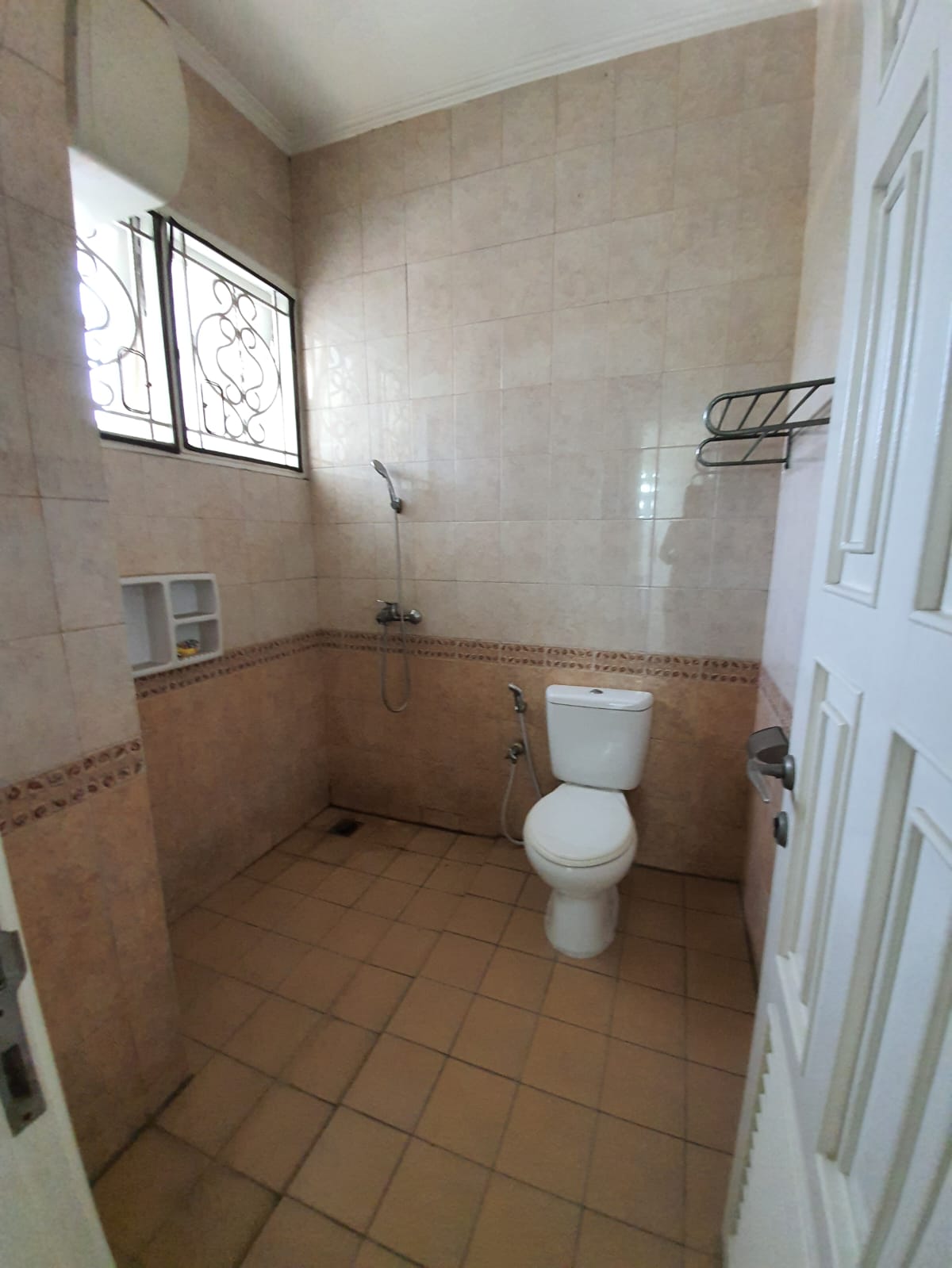 Disewa rumah furnished di The Riviera Garden Kelapa Gading
