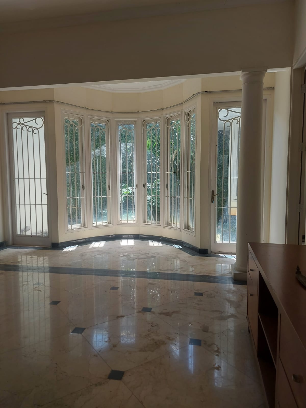 Dijual/Disewa rumah mewah dan ada kantor di jalan Hang Lekir