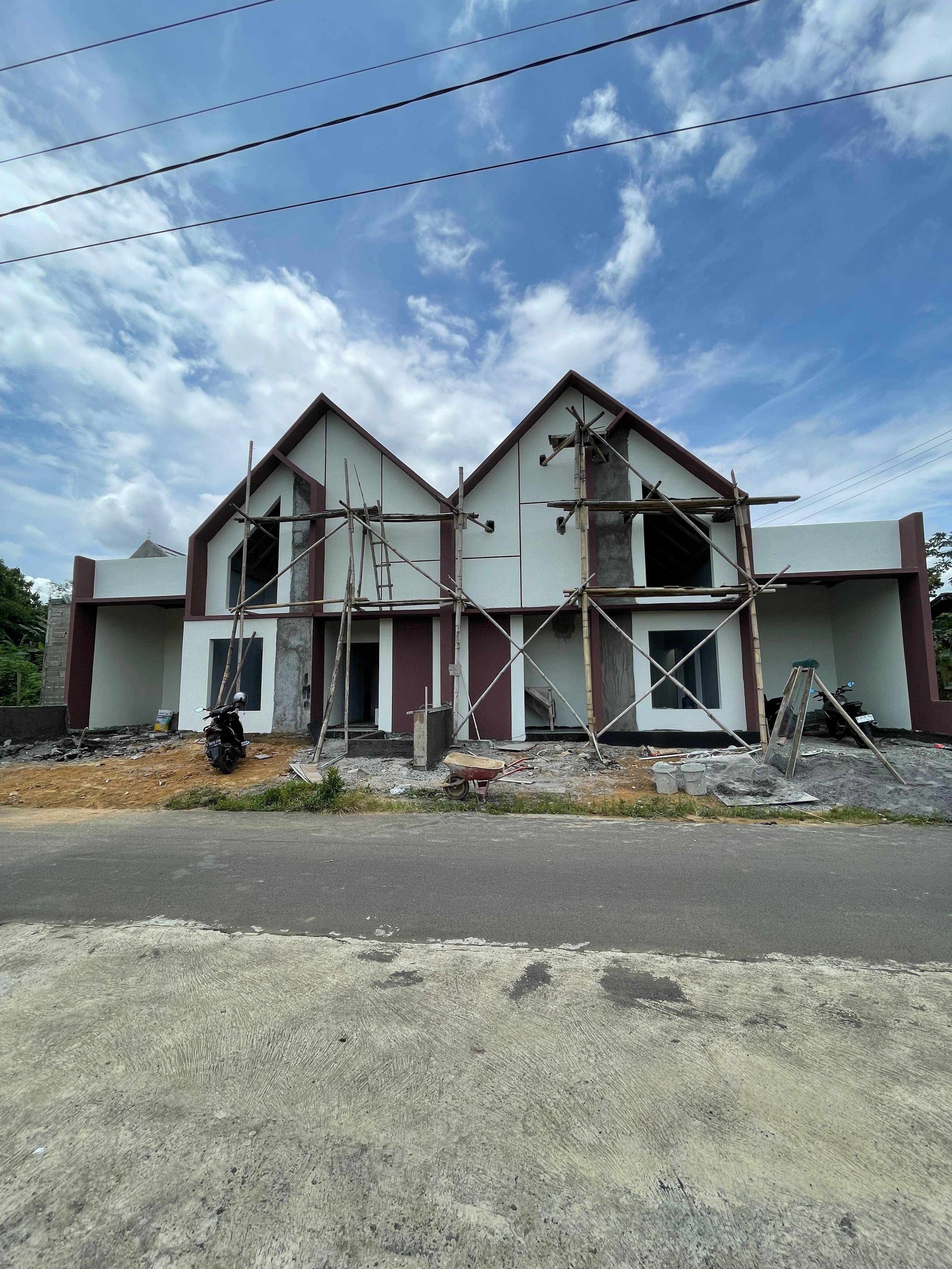 RUMAH 3 KAMAR TIDUR DI UTARA PASAR GODEAN BISA KPR