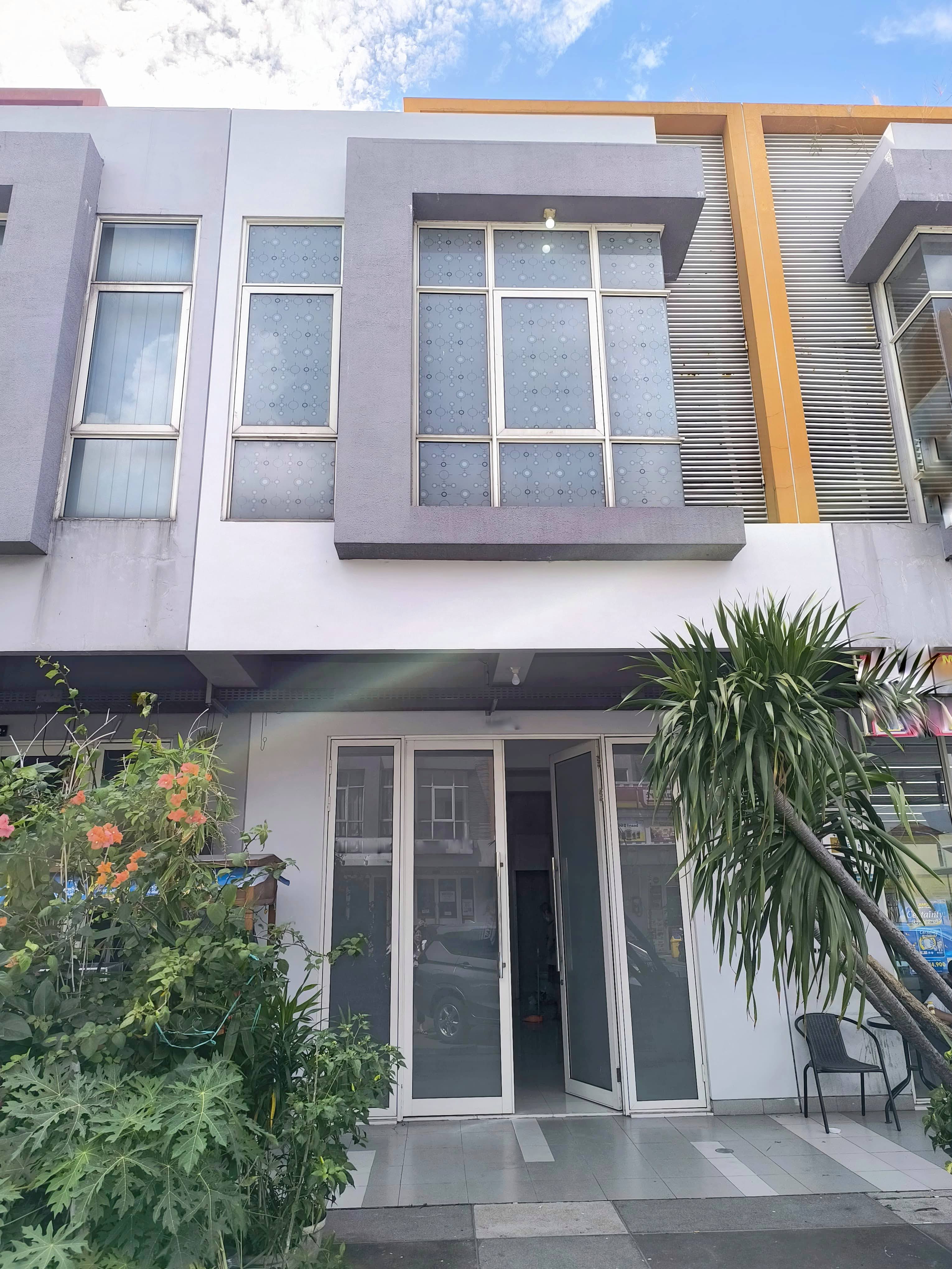 Disewakan Ruko GRAND PAKUWON VICTORIO 2 Lantai ,Surabaya Barat