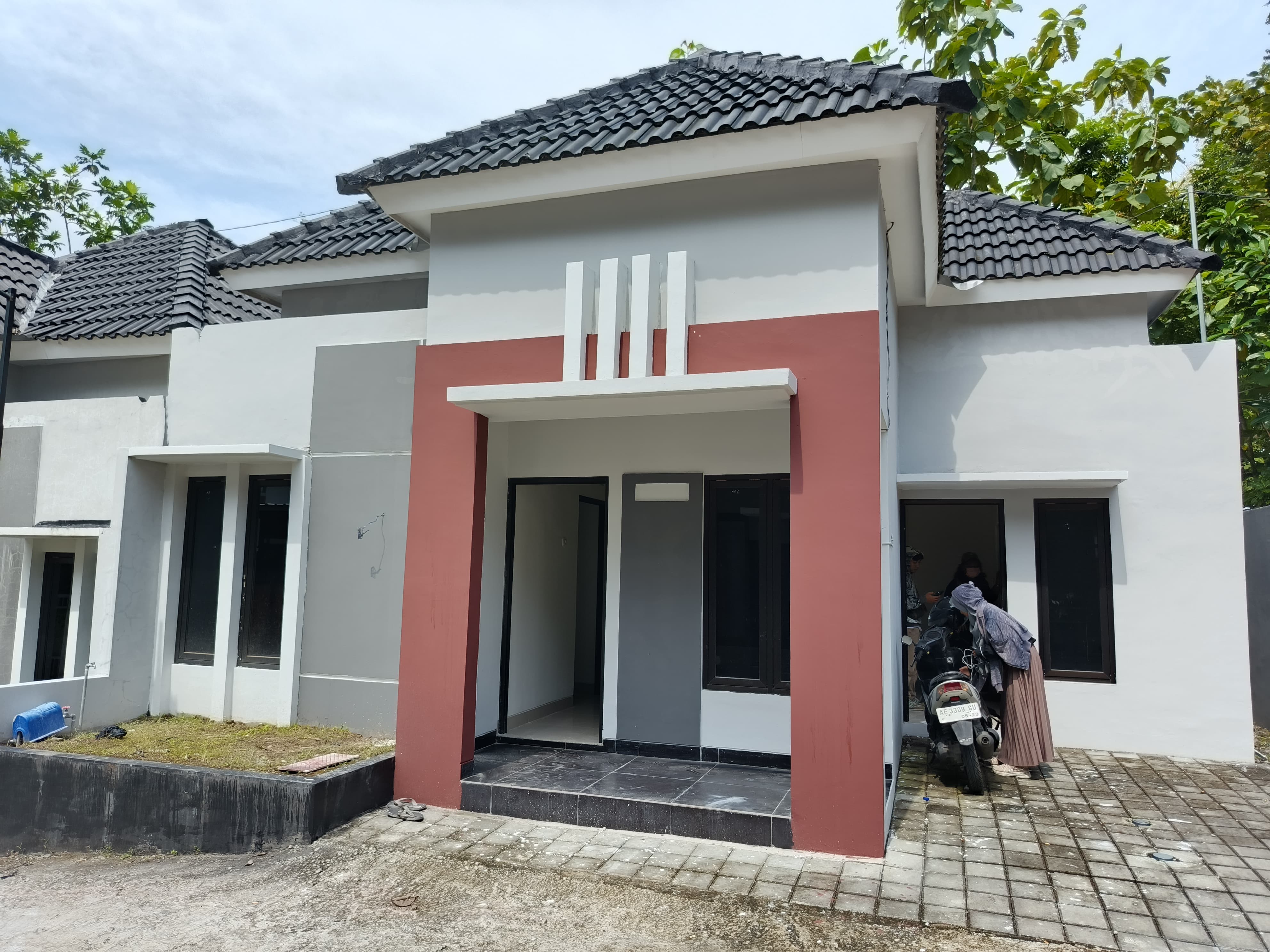RUMAH MINIMALIS TYPE 45 DI BARAT KELURAHAN BANGUNJIWO