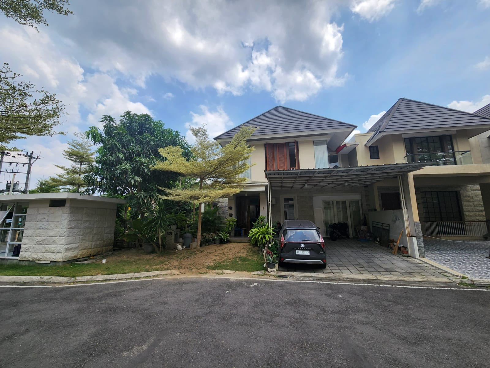 DIJUAL RUMAH SETENGAH HARGA DI PERUMAHAN CITRA GRAND MUTIARA