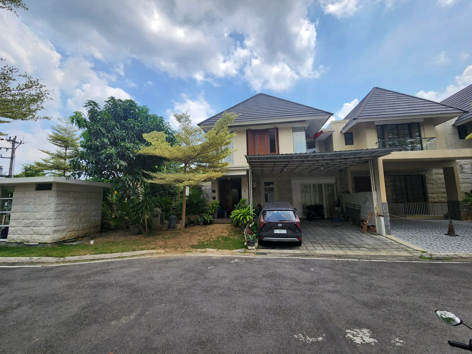DIJUAL RUMAH SETENGAH HARGA DI PERUMAHAN CITRA GRAND MUTIARA