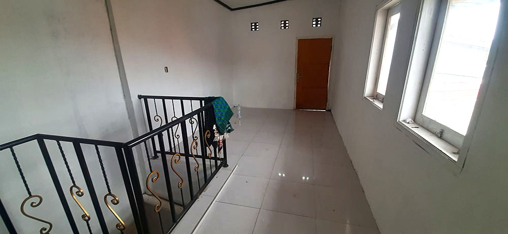 Rumah 2 Kamar Tidur 2 Kamar Mandi Dengan Carport di Cijambe Bdg