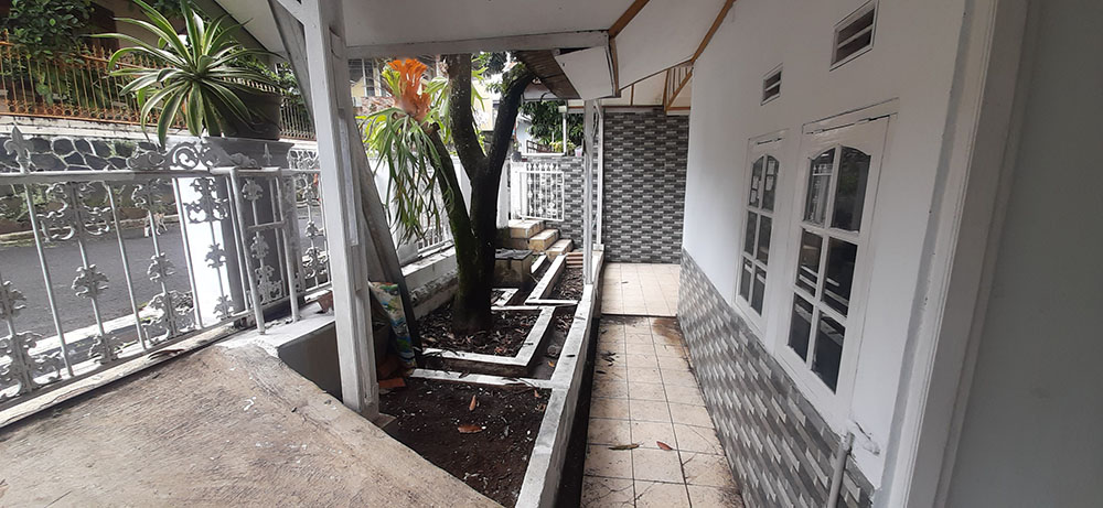 Rumah 2 Kamar Tidur 2 Kamar Mandi Dengan Carport di Cijambe Bdg