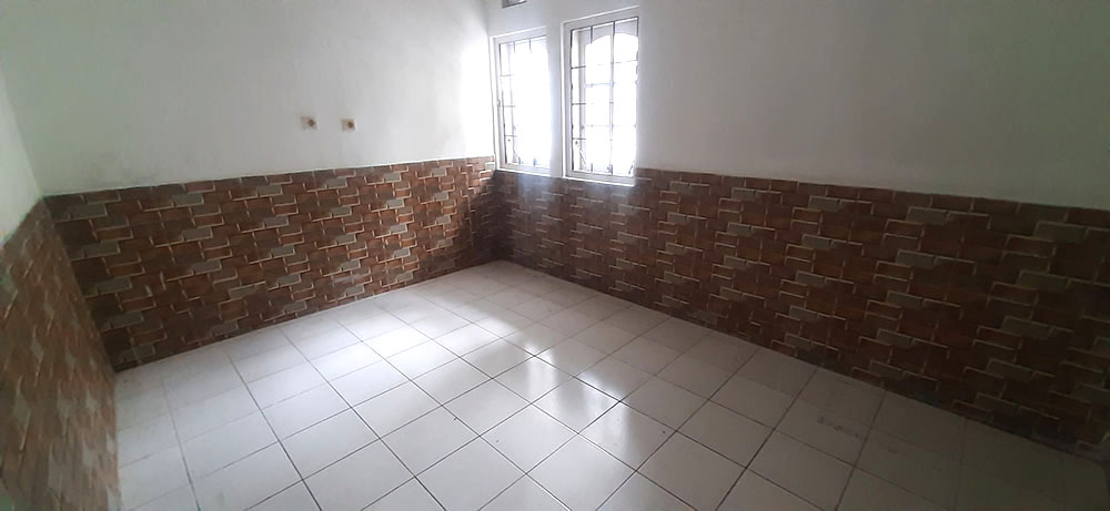 Rumah 2 Kamar Tidur 2 Kamar Mandi Dengan Carport di Cijambe Bdg