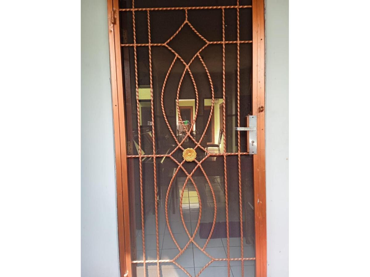 Jual Rumah Strategis Perumahan Taman Sentosa, Cikarang Selatan