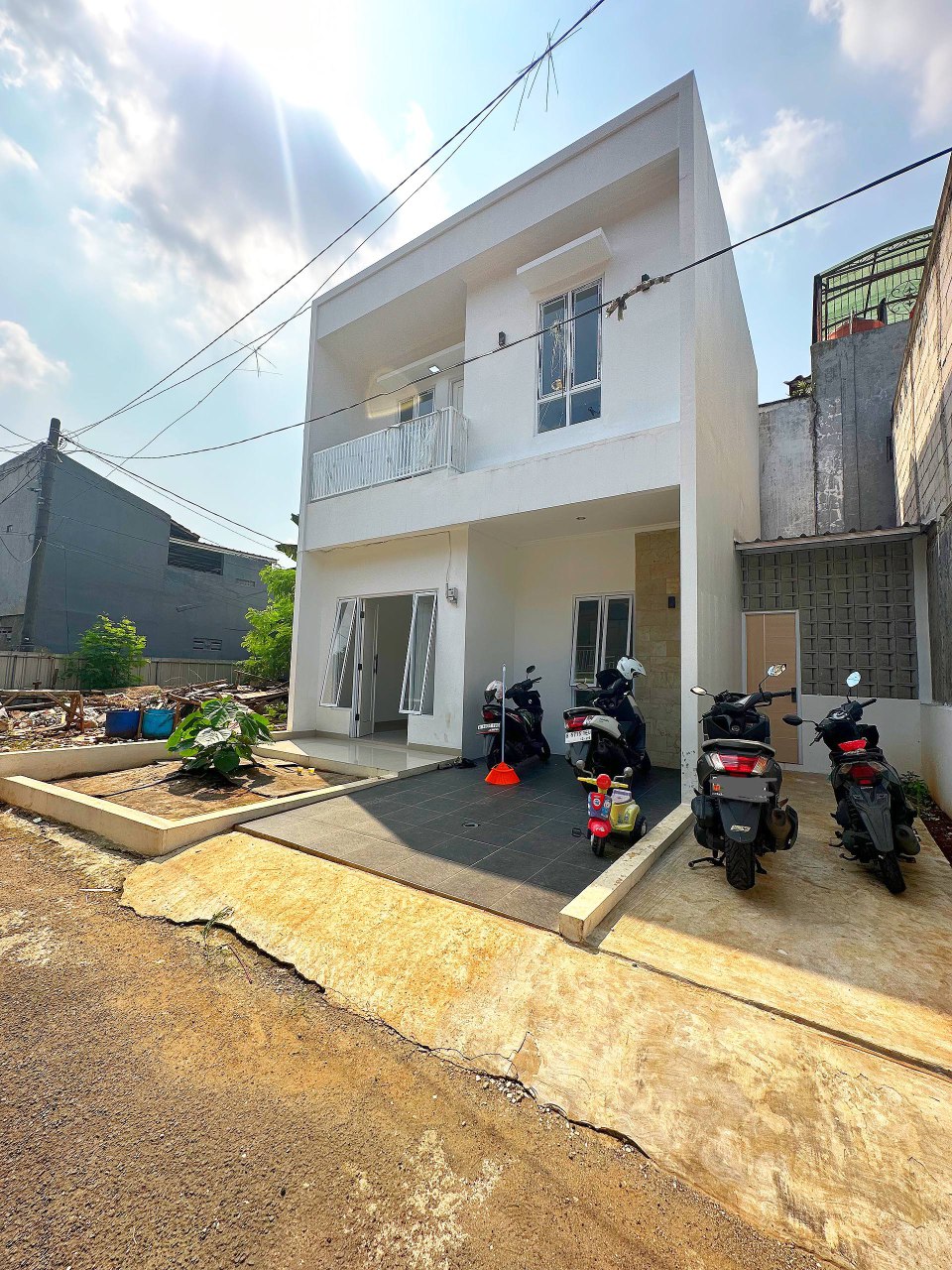 Rumah baru bebas banjir Kalisari Pasar Rebo Jakarta Timur