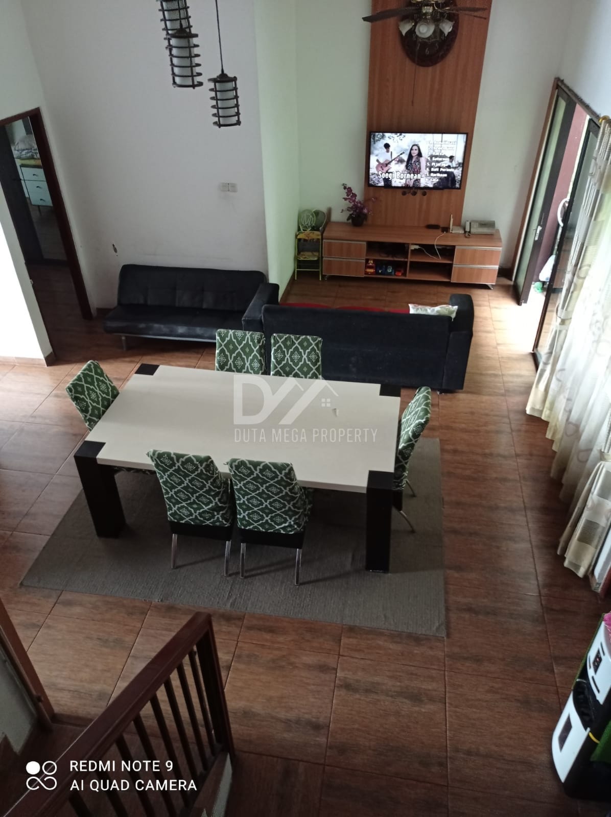 Rumah 2,5 Lantai + Rooftop di Komplek DKI – Joglo, Jakarta Barat